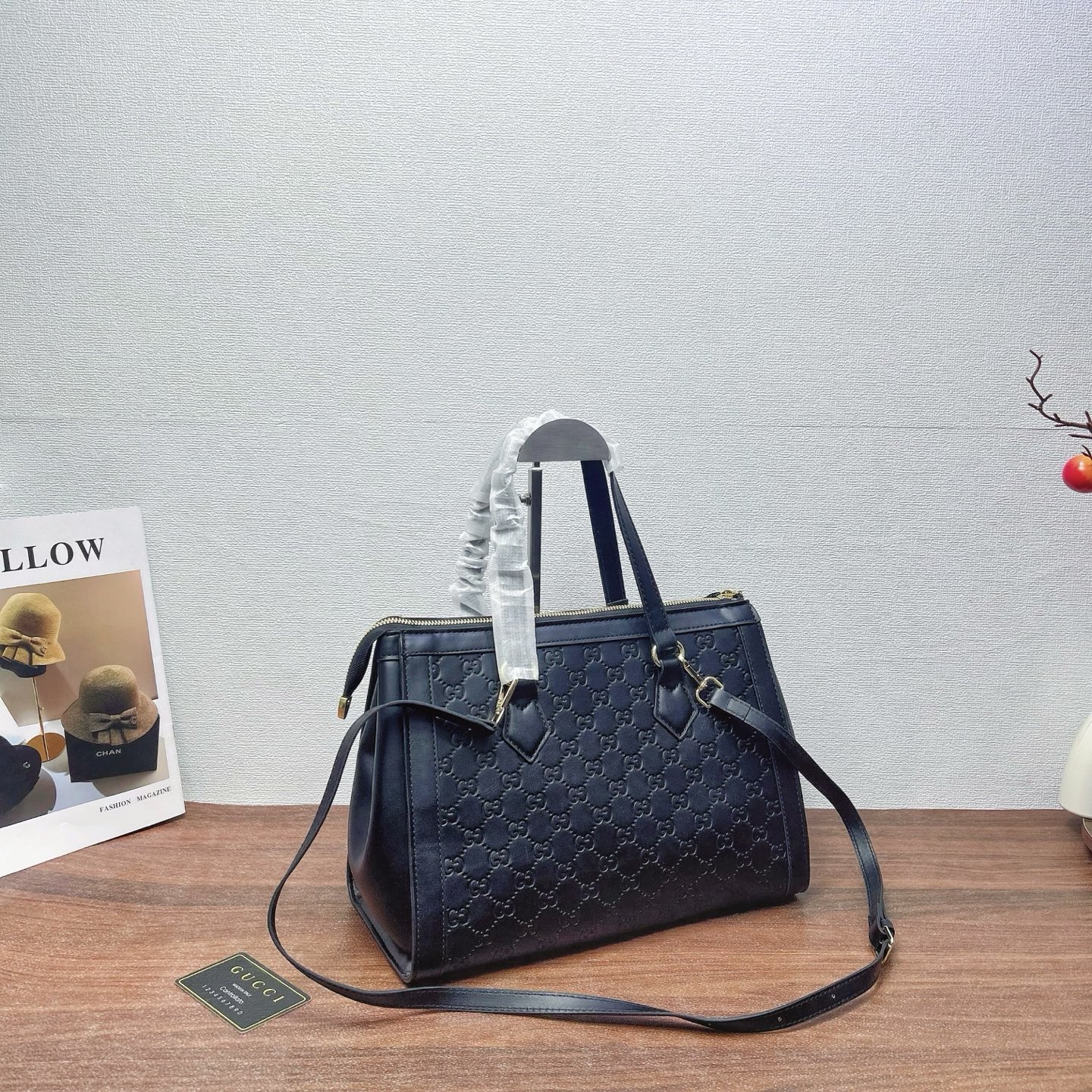 P200
三件套 古驰 gucci
手提托特包+贝壳包+钱包 3件套组合

尺寸：大30x25cm，中23x19cm，小20x10cm.