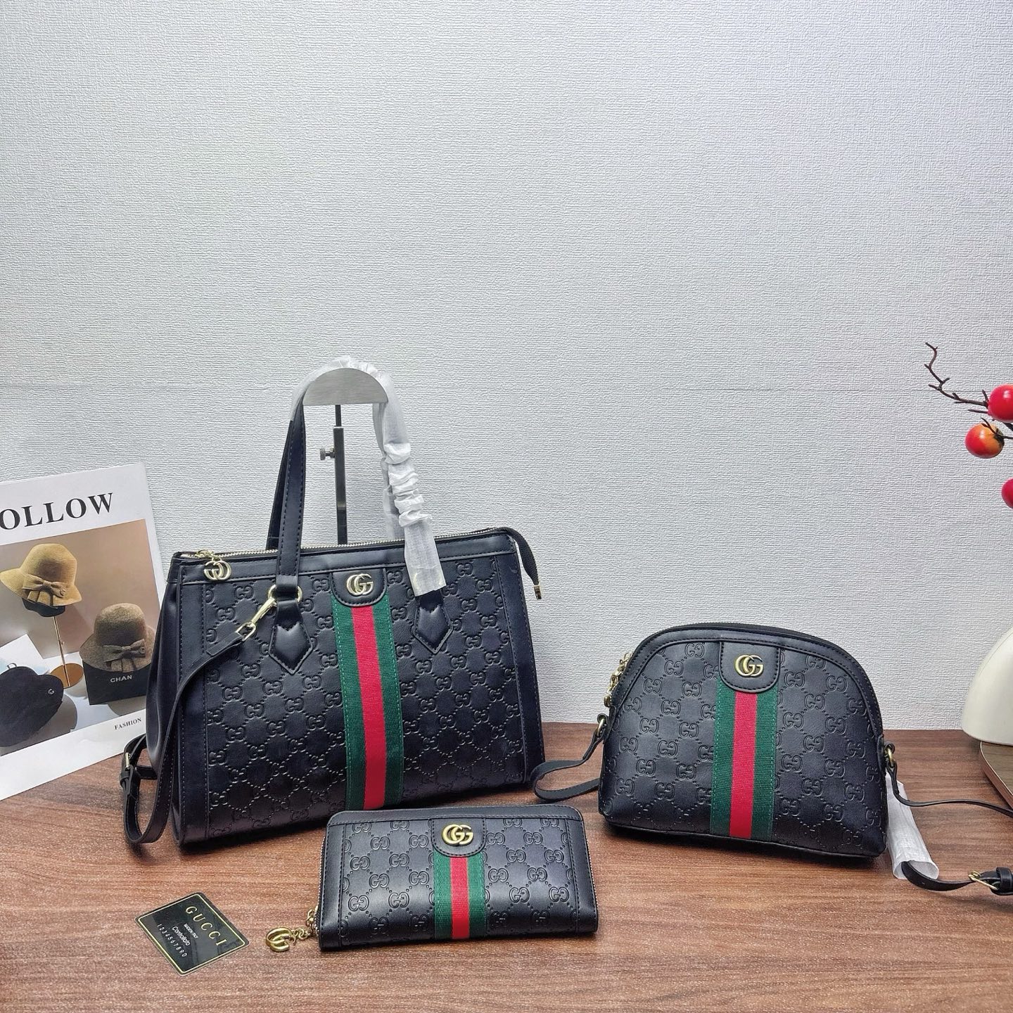 P200
三件套 古驰 gucci
手提托特包+贝壳包+钱包 3件套组合

尺寸：大30x25cm，中23x19cm，小20x10cm.
