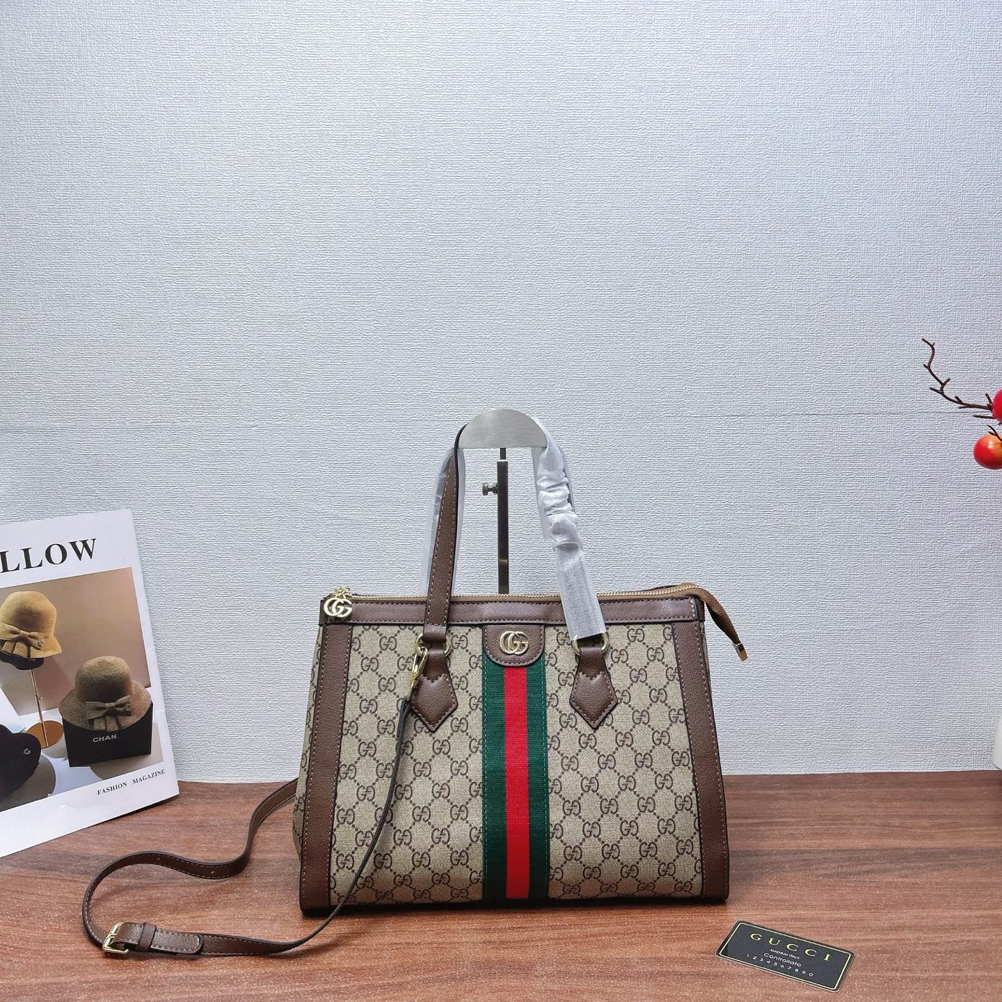P200
三件套 古驰 gucci
手提托特包+贝壳包+钱包 3件套组合

尺寸：大30x25cm，中23x19cm，小20x10cm.