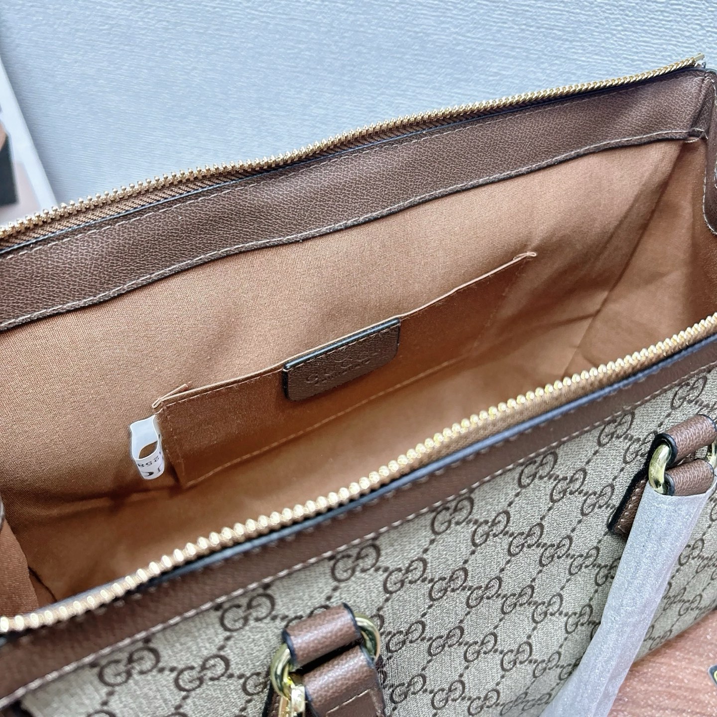 P200
三件套 古驰 gucci
手提托特包+贝壳包+钱包 3件套组合

尺寸：大30x25cm，中23x19cm，小20x10cm.
