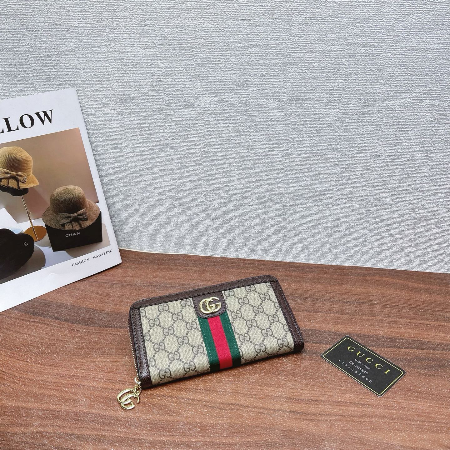 P200
三件套 古驰 gucci
手提托特包+贝壳包+钱包 3件套组合

尺寸：大30x25cm，中23x19cm，小20x10cm.