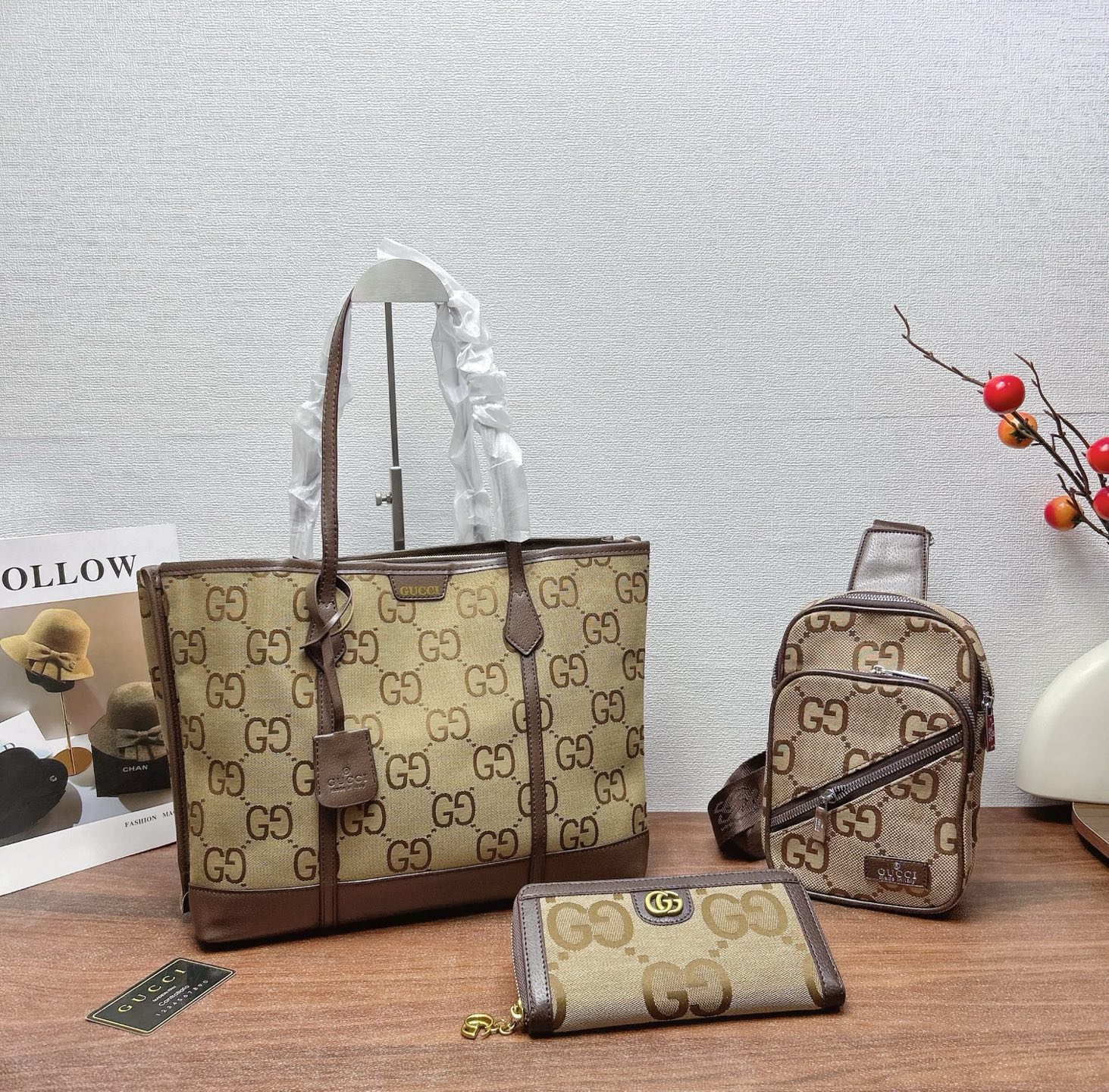 P160
三件套 古驰 gucci
购物袋+单肩斜挎包+钱包 3件套组合

尺寸：大37x26cm，中16x24cm，小20x11cm.