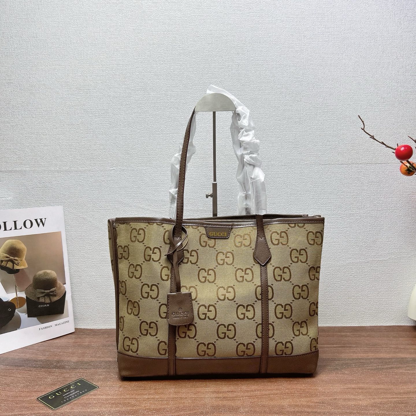 P160
三件套 古驰 gucci
购物袋+单肩斜挎包+钱包 3件套组合

尺寸：大37x26cm，中16x24cm，小20x11cm.