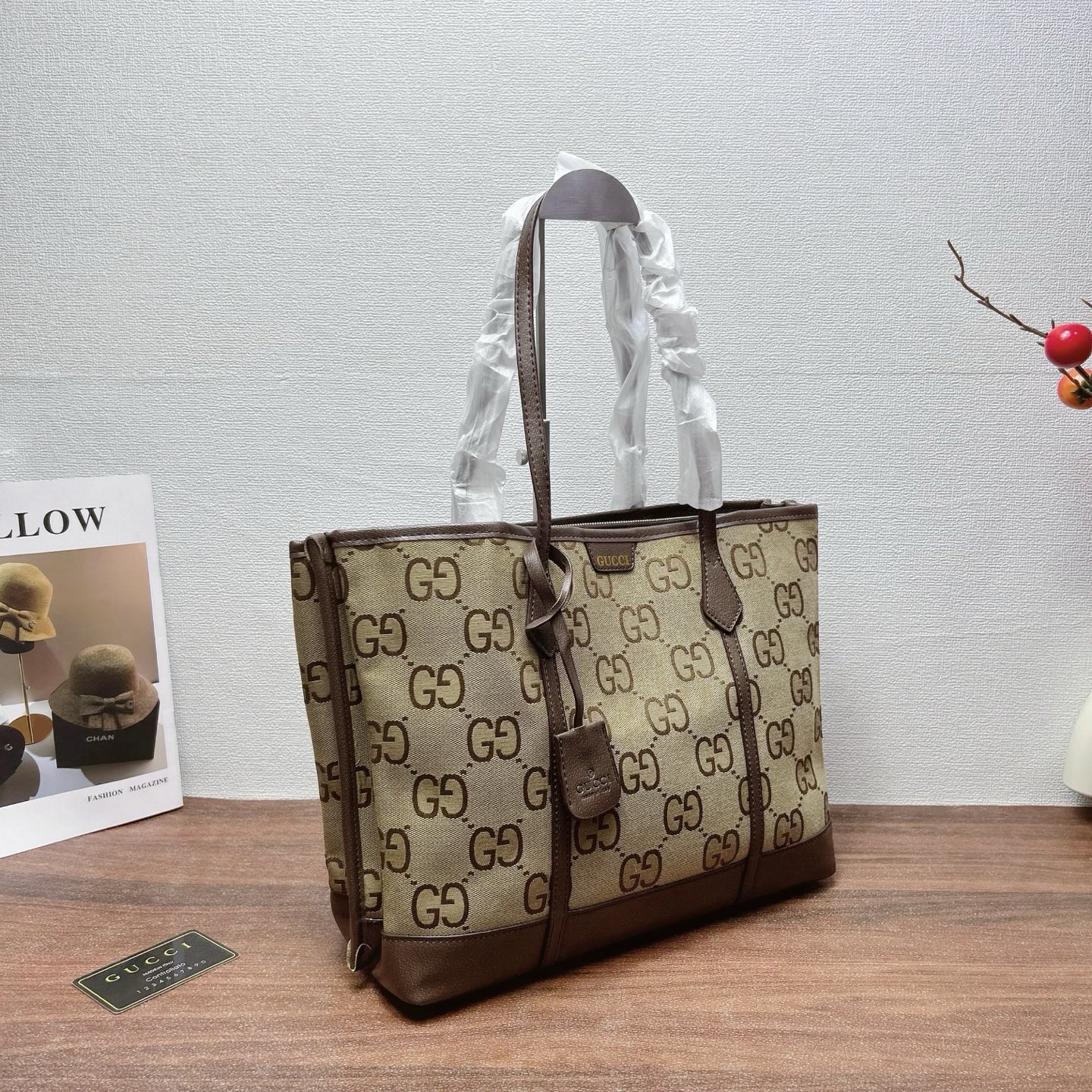 P160
三件套 古驰 gucci
购物袋+单肩斜挎包+钱包 3件套组合

尺寸：大37x26cm，中16x24cm，小20x11cm.