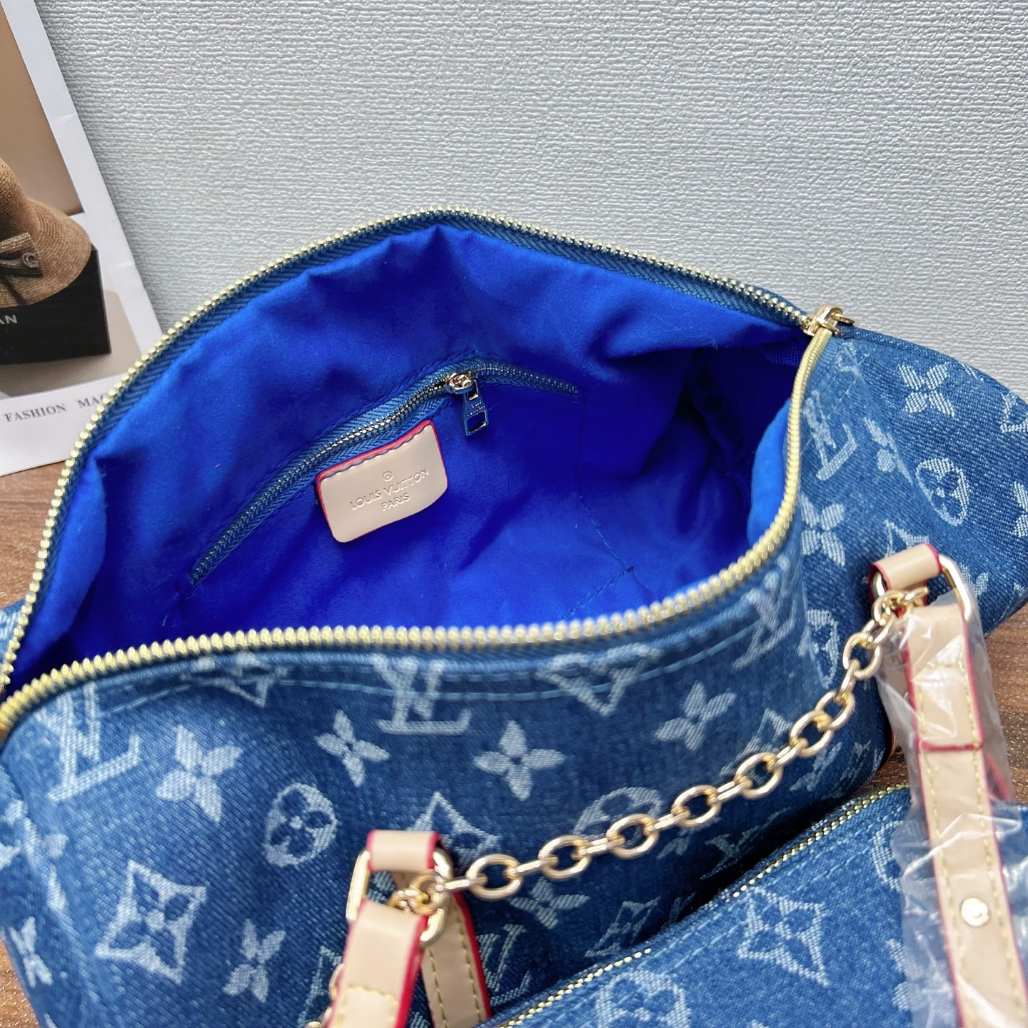 P160
三件套 lv
滚筒两件套+斜挎包+钱包 3件套组合
 
尺寸：大30x17cm，中24x13cm，小11x10cm.