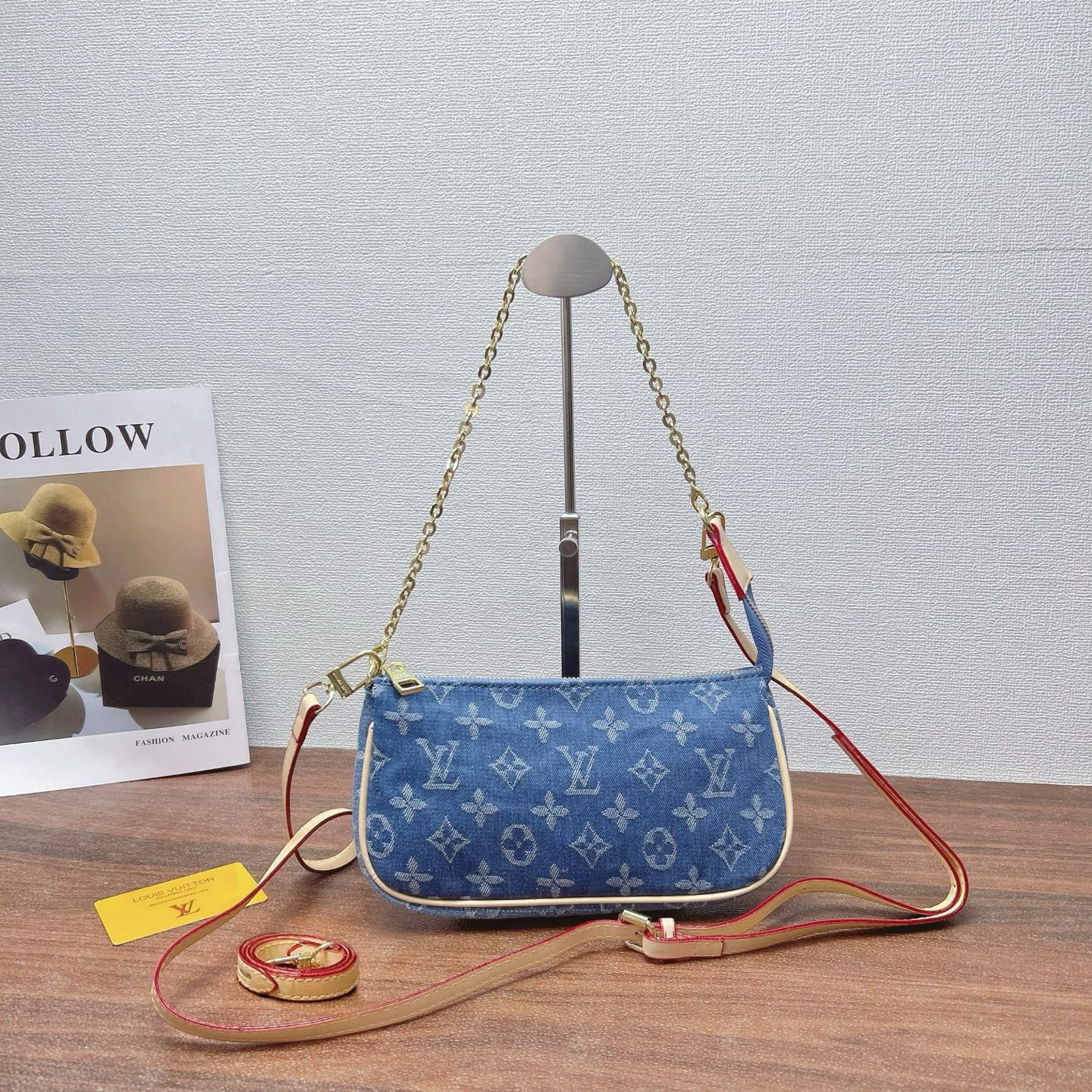 P160
三件套 lv
滚筒两件套+斜挎包+钱包 3件套组合
 
尺寸：大30x17cm，中24x13cm，小11x10cm.