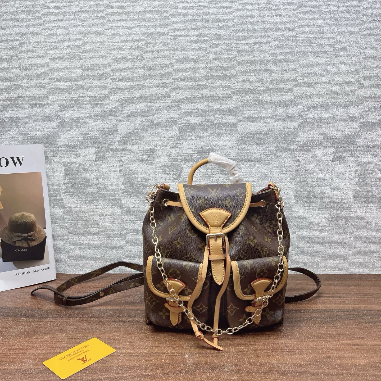  P160
三件套 lv
双肩包+化妆包+钱包 3件套组合
 
尺寸：大29x22cm，中18x13cm，小11x10cm.