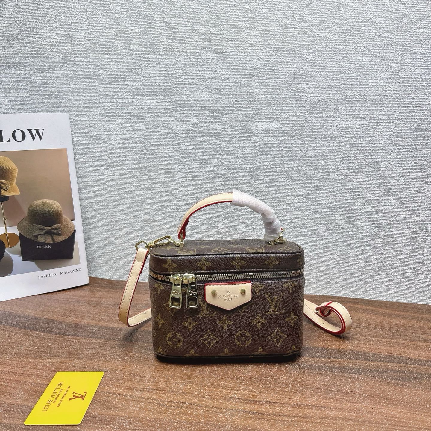 P160
三件套 lv
双肩包+化妆包+钱包 3件套组合
 
尺寸：大29x22cm，中18x13cm，小11x10cm.