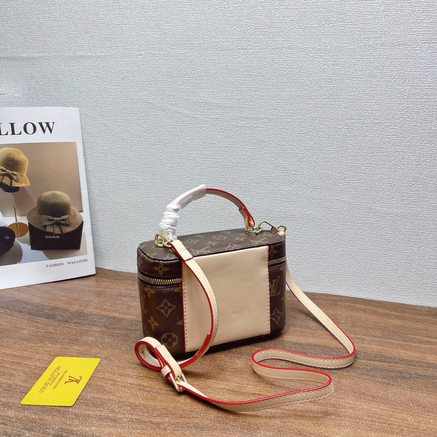 P160
三件套 lv
双肩包+化妆包+钱包 3件套组合
 
尺寸：大29x22cm，中18x13cm，小11x10cm.