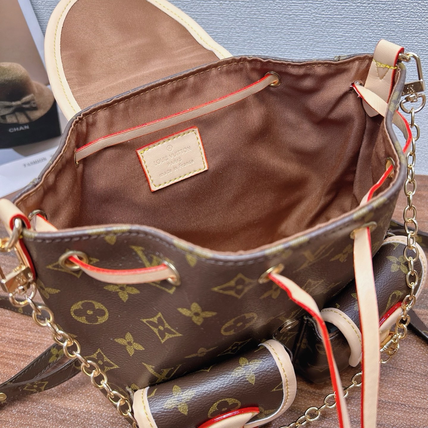 P160
三件套 lv
双肩包+化妆包+钱包 3件套组合
 
尺寸：大29x22cm，中18x13cm，小11x10cm.