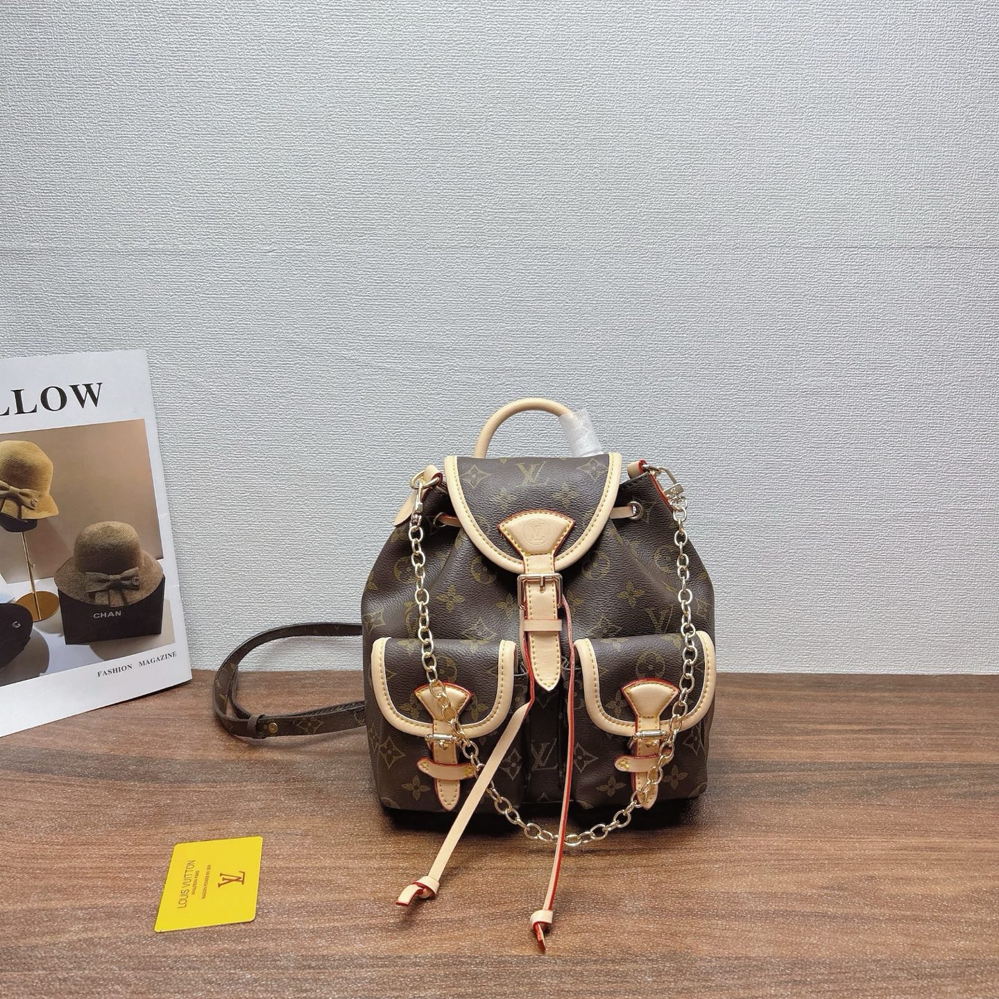 P160
三件套 lv
双肩包+化妆包+钱包 3件套组合
 
尺寸：大29x22cm，中18x13cm，小11x10cm.