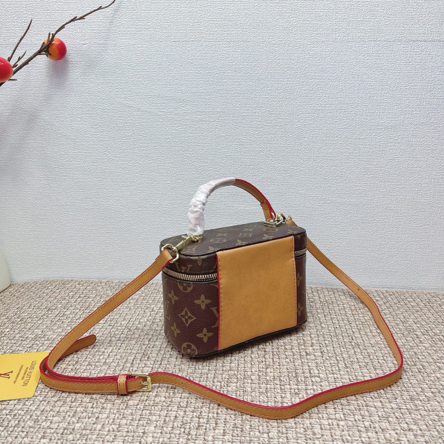 P160
三件套 lv
黄皮菜篮子+化妆包+钱包 3件套组合
 
尺寸：大21x14cm，中18x13cm，小11x10cm.