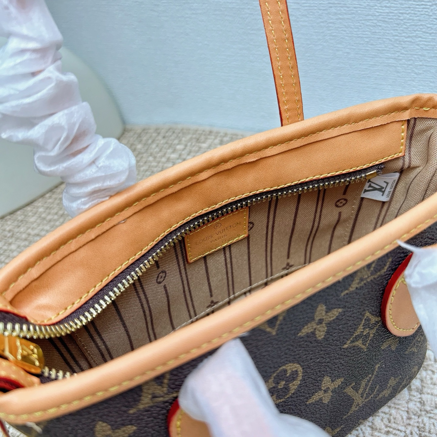 P160
三件套 lv
黄皮菜篮子+化妆包+钱包 3件套组合
 
尺寸：大21x14cm，中18x13cm，小11x10cm.