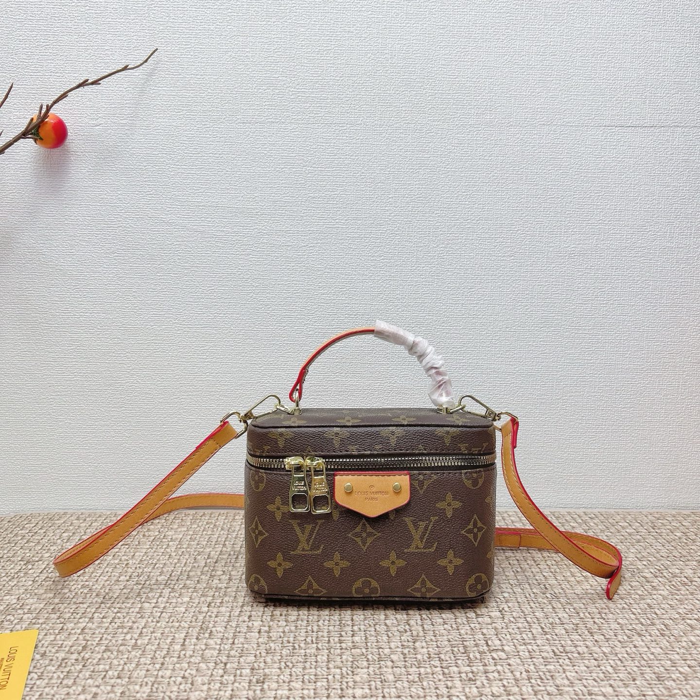 P160
三件套 lv
黄皮菜篮子+化妆包+钱包 3件套组合
 
尺寸：大21x14cm，中18x13cm，小11x10cm.