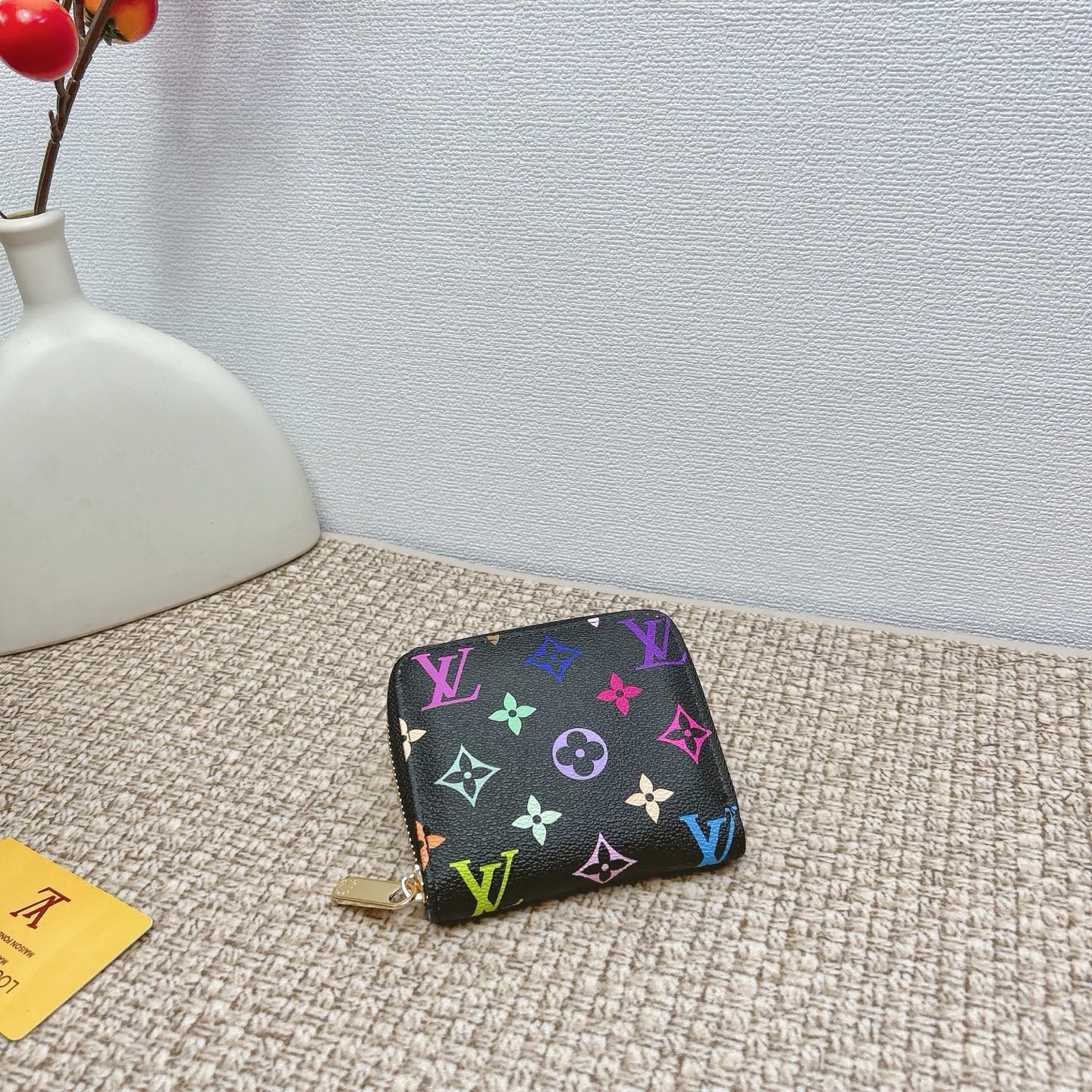 P160
三件套 lv
黑彩菜篮子+化妆包+钱包 3件套组合
 
尺寸：大21x14cm，中18x13cm，小11x10cm.