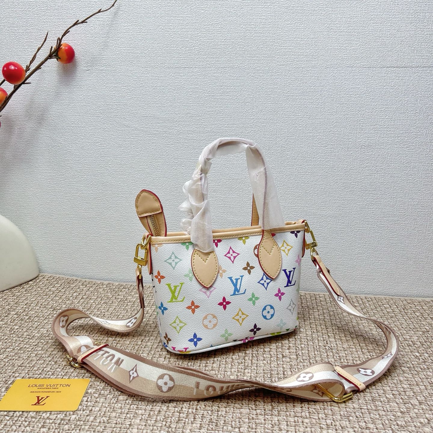 P160
三件套 lv
白彩菜篮子+化妆包+钱包 3件套组合
 
尺寸：大21x14cm，中18x13cm，小11x10cm.