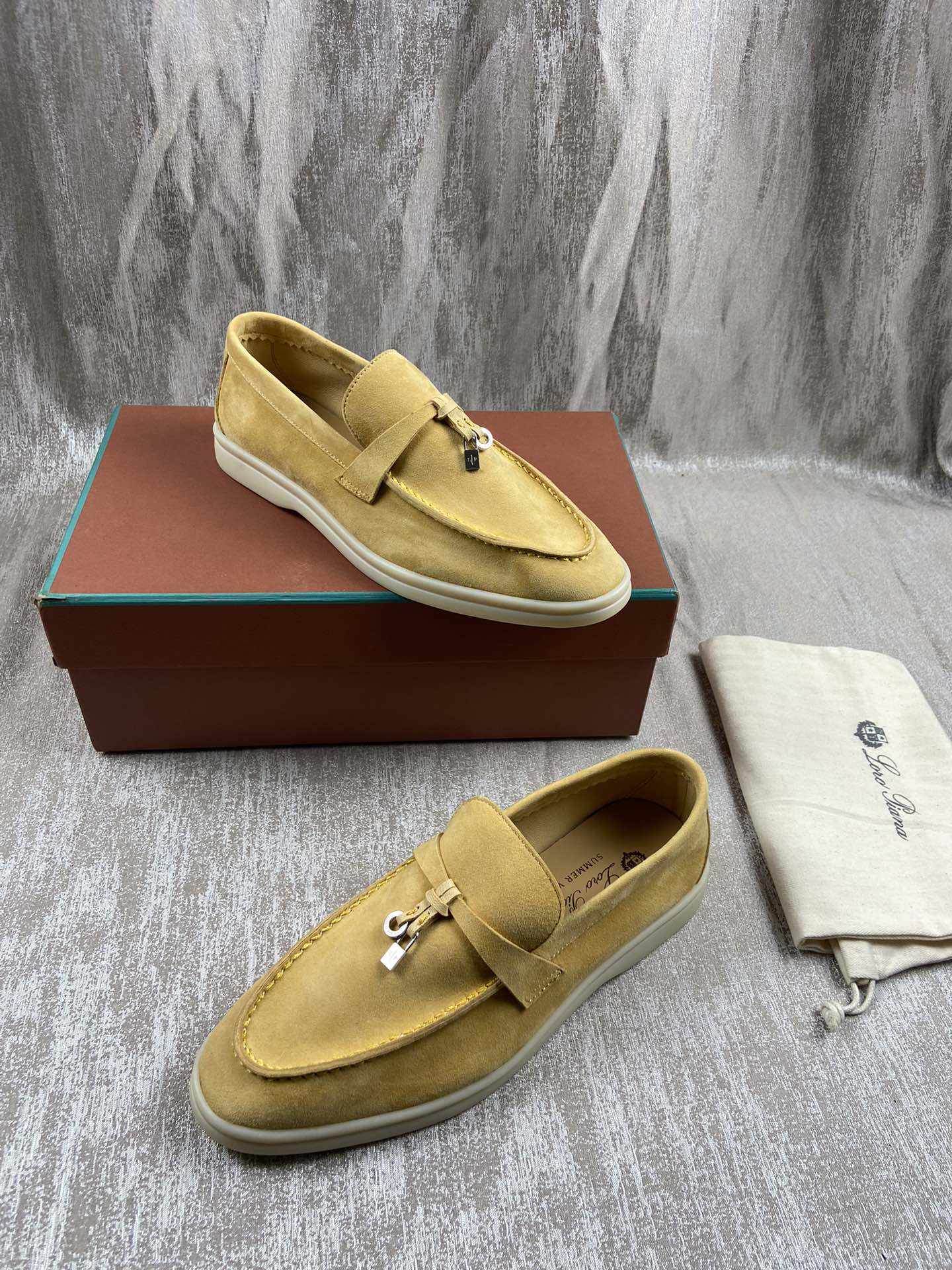 Shop the Best High Quality
 Loro Piana Skateboard Shoes Loafers Single Layer Shoes Sewing Rubber Sheepskin Fashion Low Tops