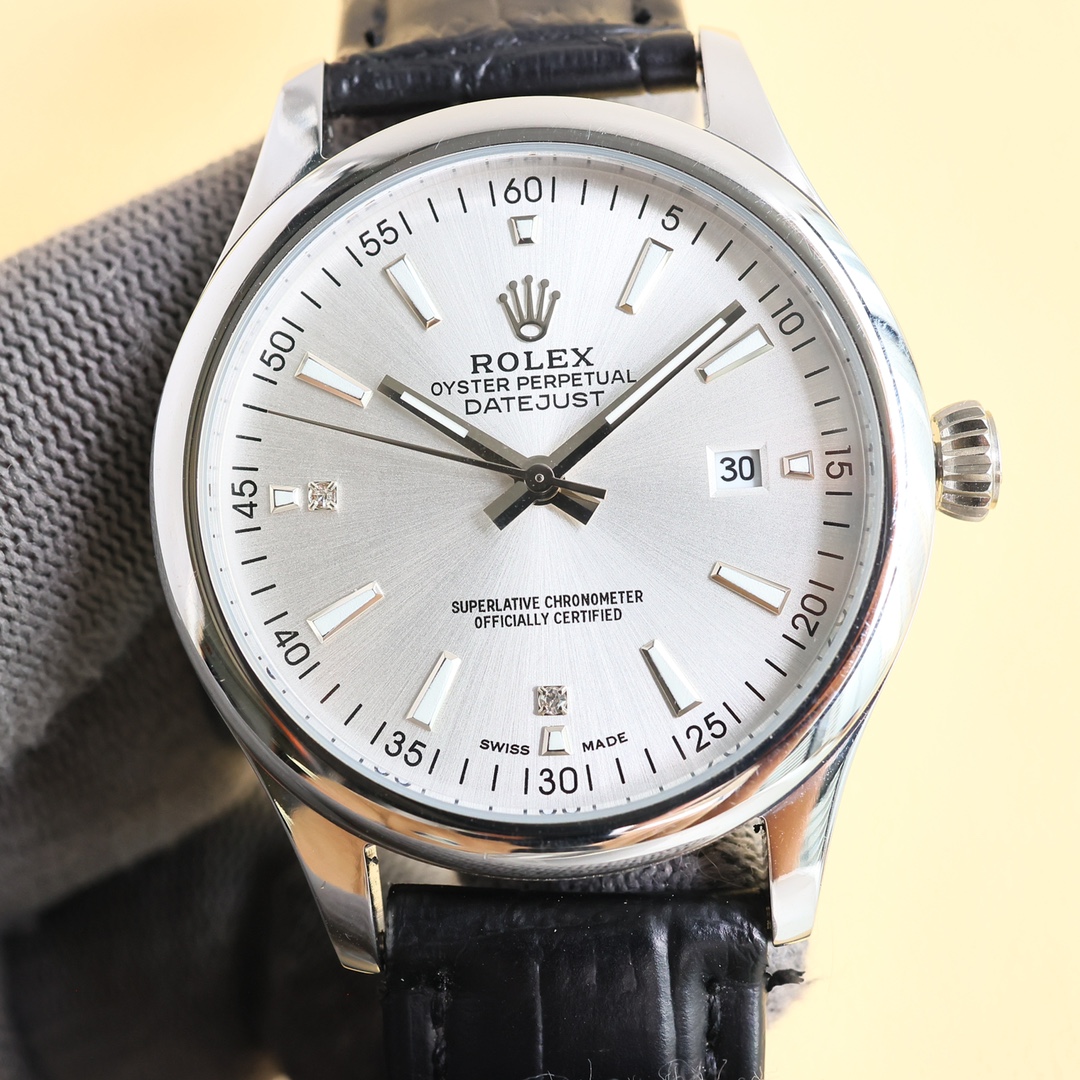 NO:764255,White shell, gold shell, the latest popular model, Rolex [ROLEX] men's watch, with a unique dial design, paired with a more high-end and luxurious Rolex. When you first meet Rolex, you must dream of owning it one day. Wearing a Rolex will make you prosperous and prosperous. You deserve it. Reviews are welcome!  !  The movement is equipped with a brand new imported Citizen (zero repair), size 40, mirror sapphire glass never scratched, material 316L stainless steel case, power reserve 48 hours, waterproof depth 100 meters, Italian calf leather belt, original pin buckle!  !  ,,rolex,cowhide19860909白壳 金壳 最新爆款主推 劳力士【ROLEX】男士腕表 采用独特的表盘设计 搭配而来的是更高档奢华的劳力士, 初识劳力士必憧憬有朝一日能拥有它,戴上劳力士必顺风顺水必发达,你值得拥有,欢迎评鉴！！ 机芯搭配全新进口西铁城（零返修） 尺寸40 镜面蓝宝石玻璃永不刮花 材质316L精钢表壳 动力储存48小时 防水深度100米 意大利小牛皮带,原装针扣！！,,rolex,cowhide,Watch