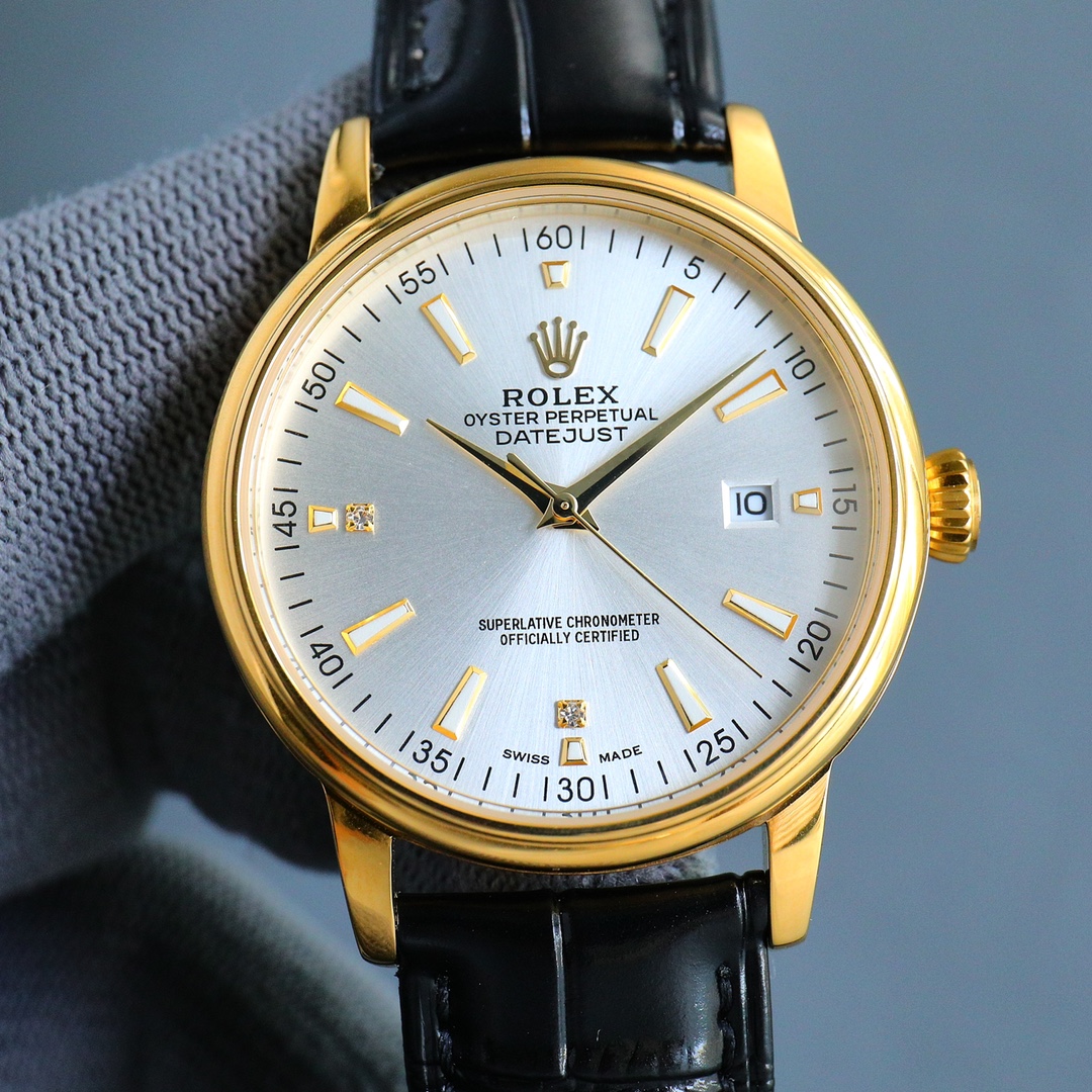 NO:850119,White shell, gold shell, the latest popular model, Rolex [ROLEX] men's watch, with a unique dial design, paired with a more high-end and luxurious Rolex. When you first meet Rolex, you must dream of owning it one day. Wearing a Rolex will make you prosperous and prosperous. You deserve it. Reviews are welcome!  !  The movement is equipped with a brand new imported Citizen (zero repair), size 40, mirror sapphire glass never scratched, material 316L stainless steel case, power reserve 48 hours, waterproof depth 100 meters, Italian calf leather belt, original pin buckle, rolex, cowhide19860909白壳 金壳 最新爆款主推 劳力士【ROLEX】男士腕表 采用独特的表盘设计 搭配而来的是更高档奢华的劳力士, 初识劳力士必憧憬有朝一日能拥有它,戴上劳力士必顺风顺水必发达,你值得拥有,欢迎评鉴！！ 机芯搭配全新进口西铁城（零返修） 尺寸40 镜面蓝宝石玻璃永不刮花 材质316L精钢表壳 动力储存48小时 防水深度100米 意大利小牛皮带,原装针扣,,rolex,cowhide,Watch