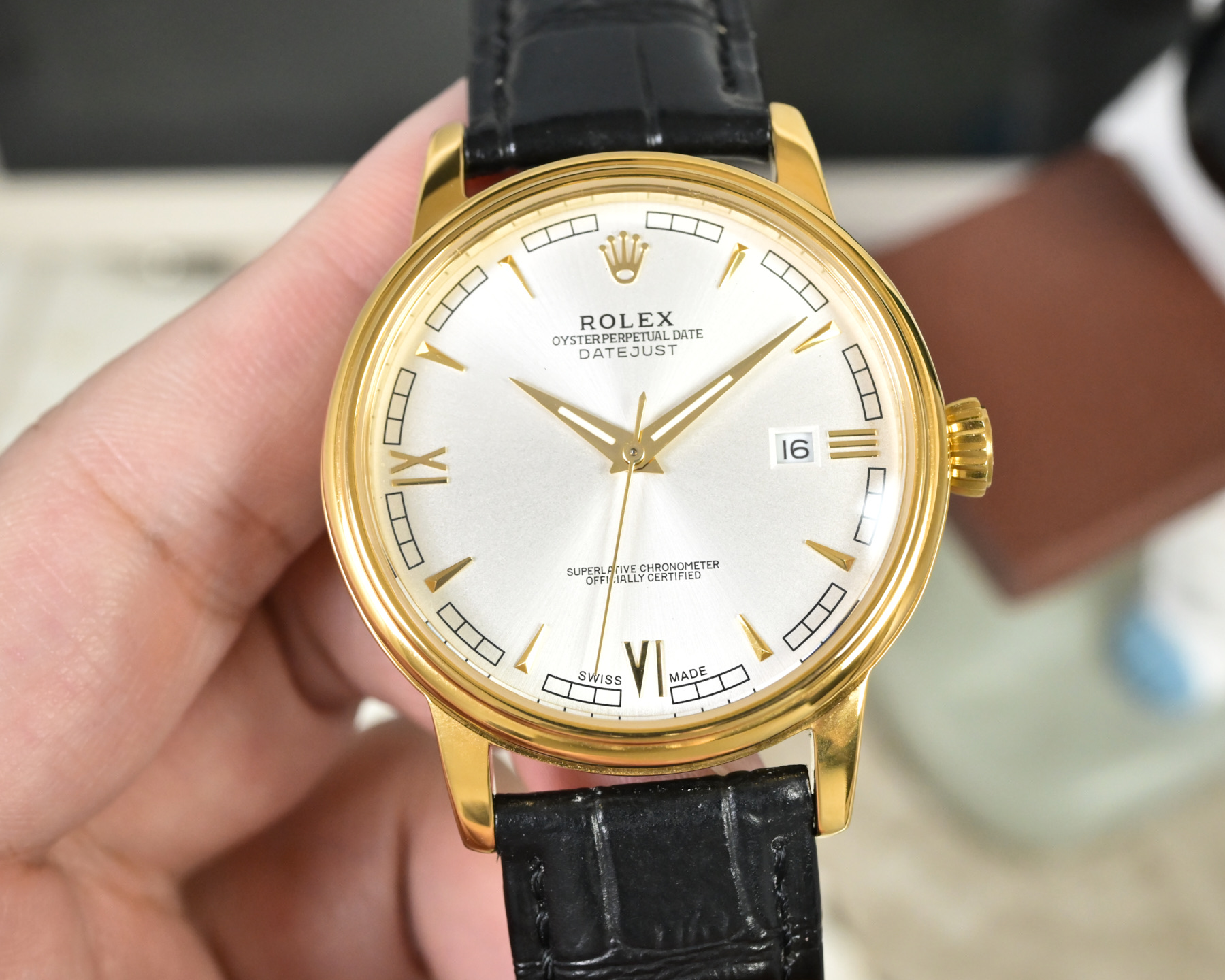 NO:764269,White shell, gold shell, the latest popular model, Rolex [ROLEX] men's watch, with a unique dial design, paired with a more high-end and luxurious Rolex. When you first meet Rolex, you must dream of owning it one day. Wearing a Rolex will make you prosperous and prosperous. You deserve it. Reviews are welcome!  !  The movement is equipped with a brand new imported Citizen (zero repair), size 40, mirror sapphire glass never scratched, material 316L stainless steel case, power reserve 48 hours, waterproof depth 100 meters, Italian calf leather belt, original pin buckle, rolex, cowhide19860909白壳 金壳 最新爆款主推 劳力士【ROLEX】男士腕表 采用独特的表盘设计 搭配而来的是更高档奢华的劳力士, 初识劳力士必憧憬有朝一日能拥有它,戴上劳力士必顺风顺水必发达,你值得拥有,欢迎评鉴！！ 机芯搭配全新进口西铁城（零返修） 尺寸40 镜面蓝宝石玻璃永不刮花 材质316L精钢表壳 动力储存48小时 防水深度100米 意大利小牛皮带,原装针扣,,rolex,cowhide,Watch