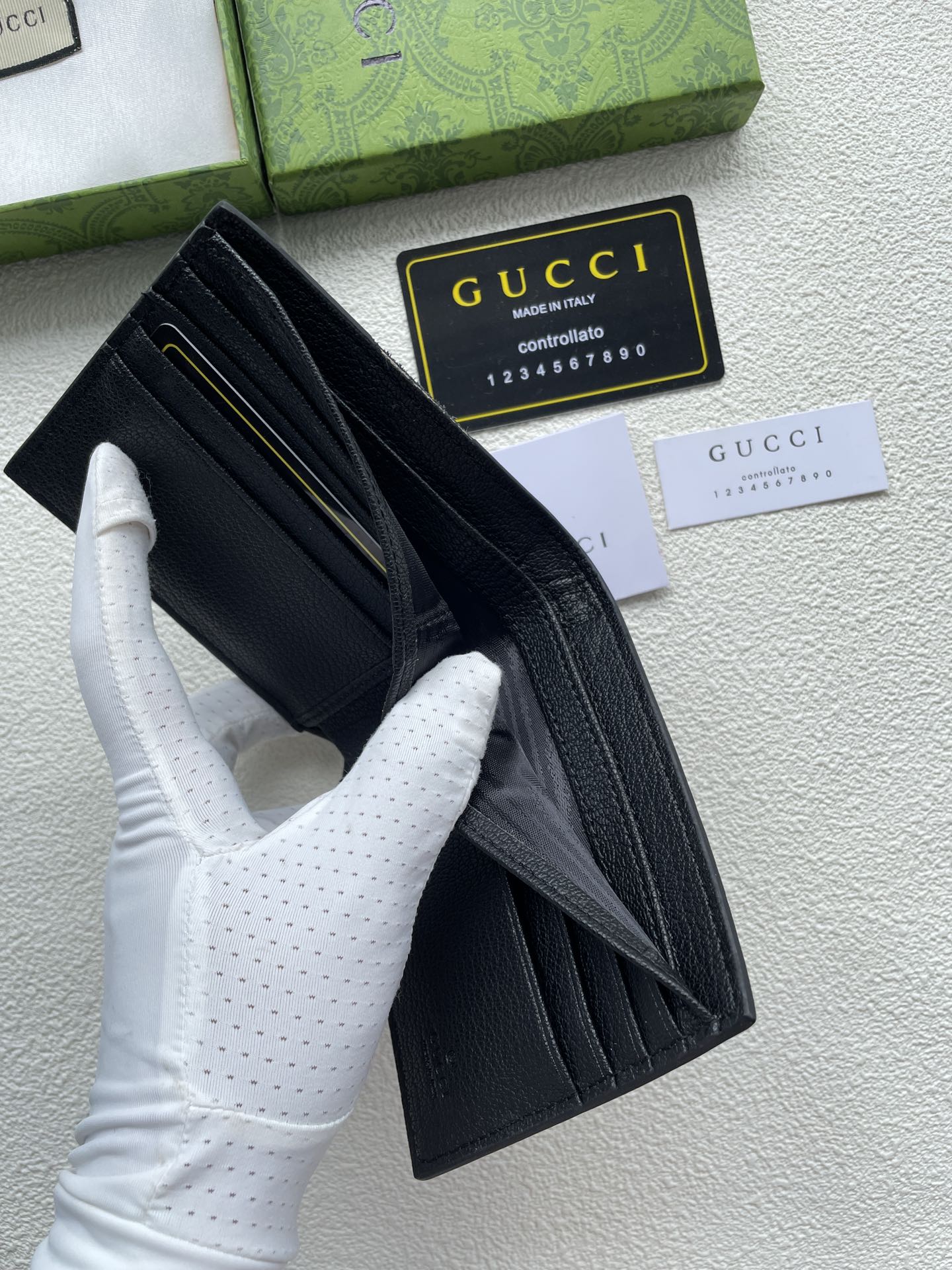 gucci #】🇮🇹短夹钱包匠心选用柔软黑色皮革制成,皮革呈现复古效果,金银属色调的互扣式双G细节 6