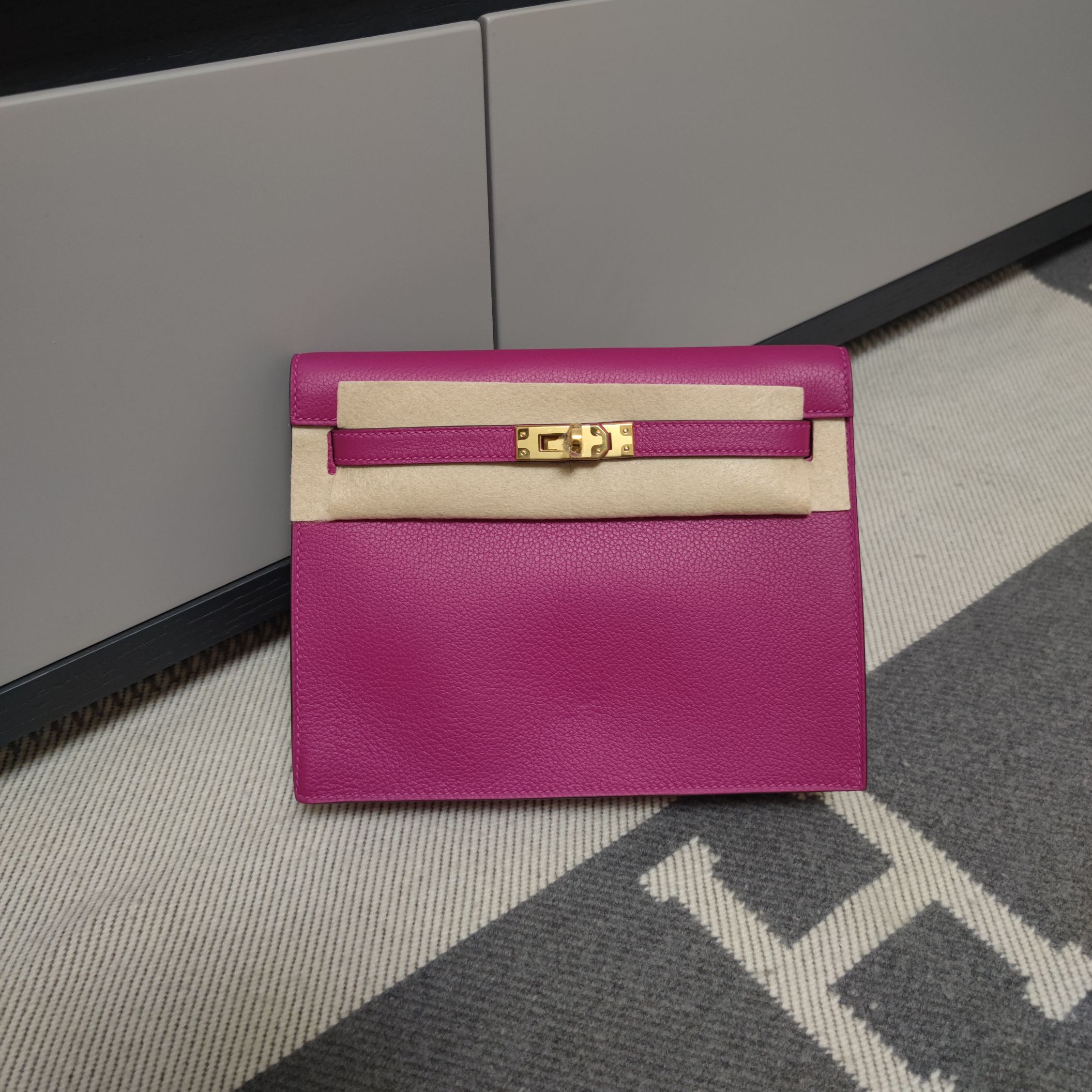 Hermes Kelly Bolsos de mano Bolsos cruzados y bandoleras Morado Rosas Hardware plateado