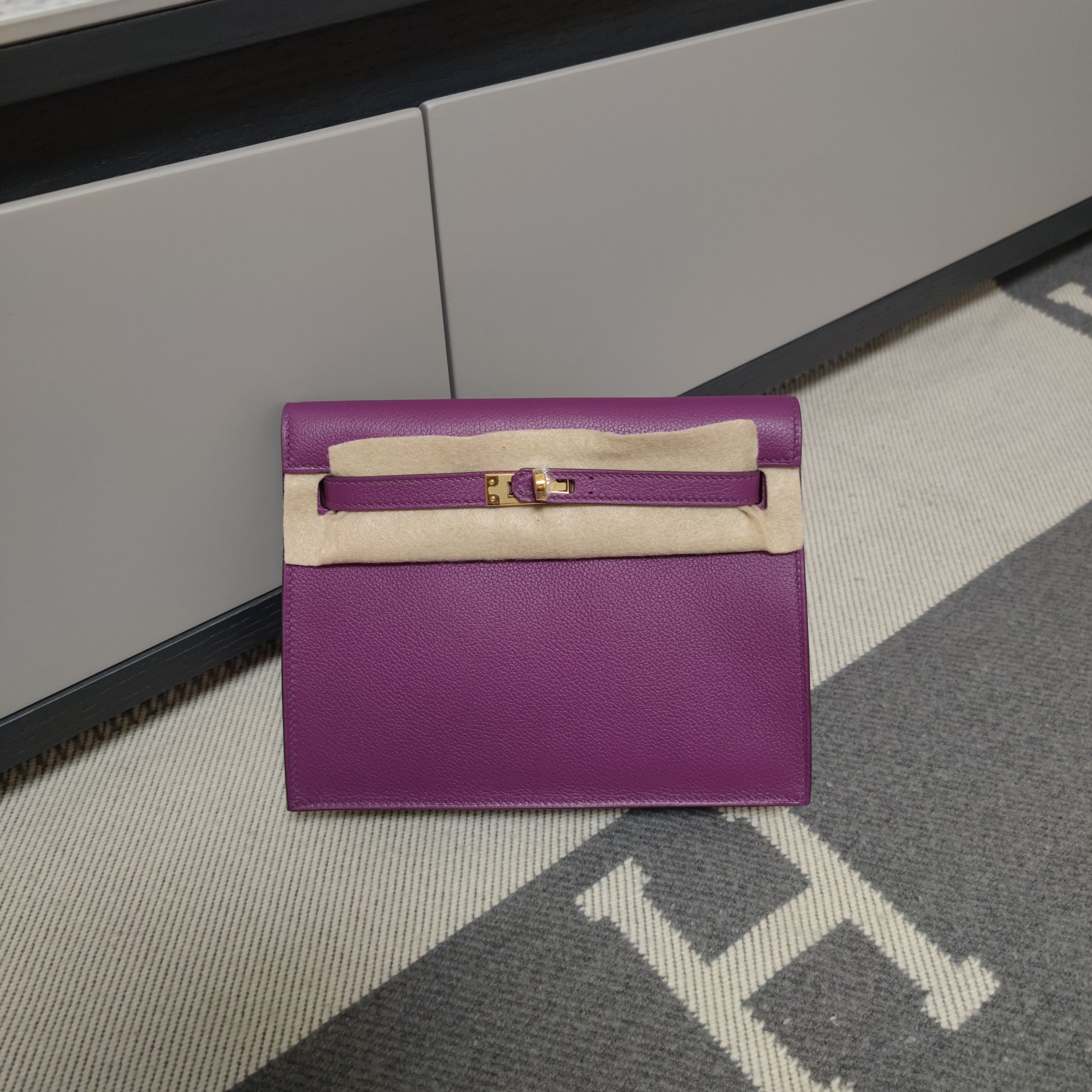 Hermes Kelly Bolsos de mano Bolsos cruzados y bandoleras Púrpura de anémona Morado Hardware plateado