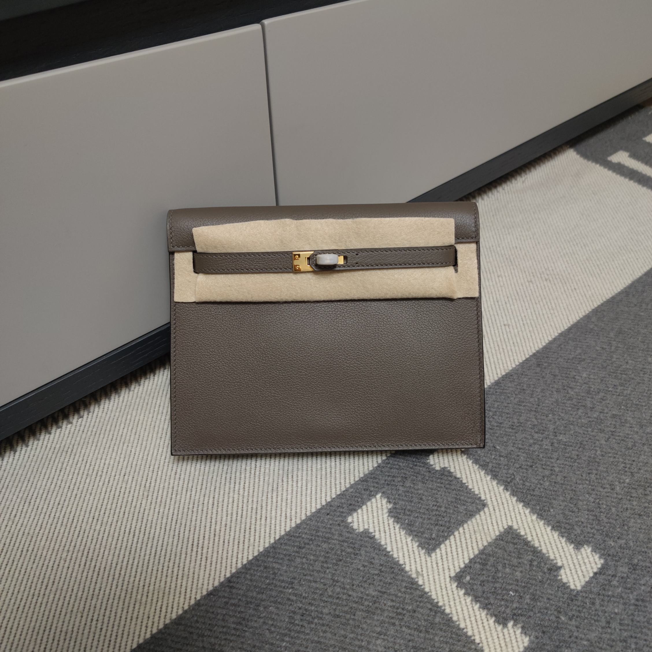 Hermes Kelly Bolsos de mano Bolsos cruzados y bandoleras Gris de estaño