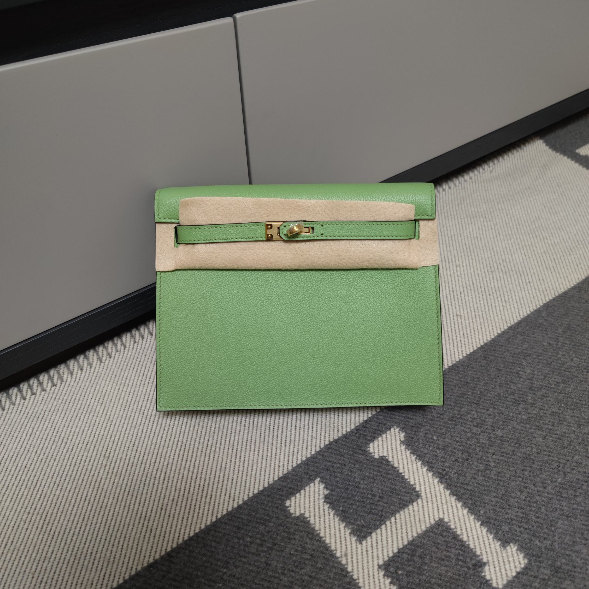 Hermes Kelly Bolsos de mano Bolsos cruzados y bandoleras Verde Hardware plateado