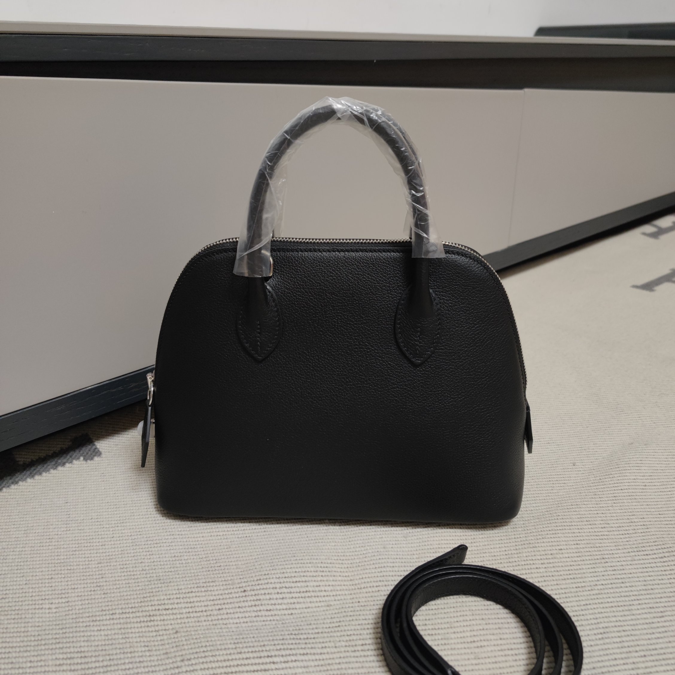 Bolide 25cm Evercolor Leather Black Handbag Silver Hardware 2 a1728398968205 6237