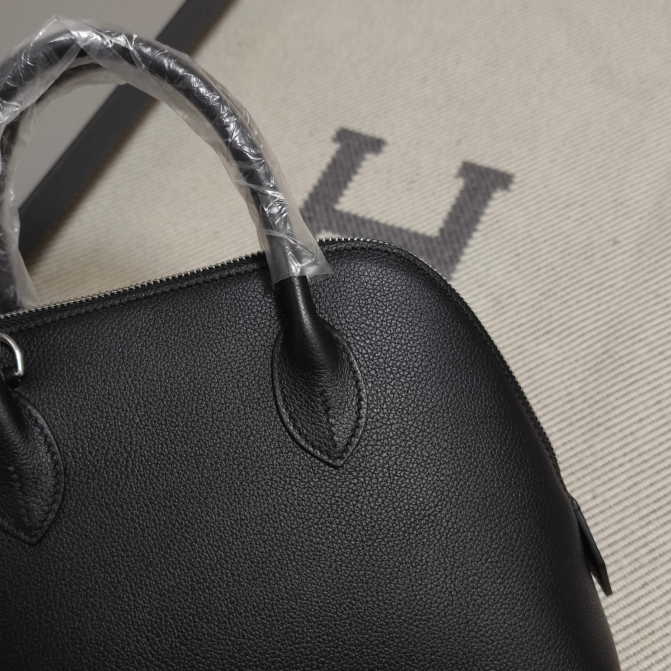 Bolide 25cm Evercolor Leather Black Handbag Silver Hardware 4 a1728398968563 4563