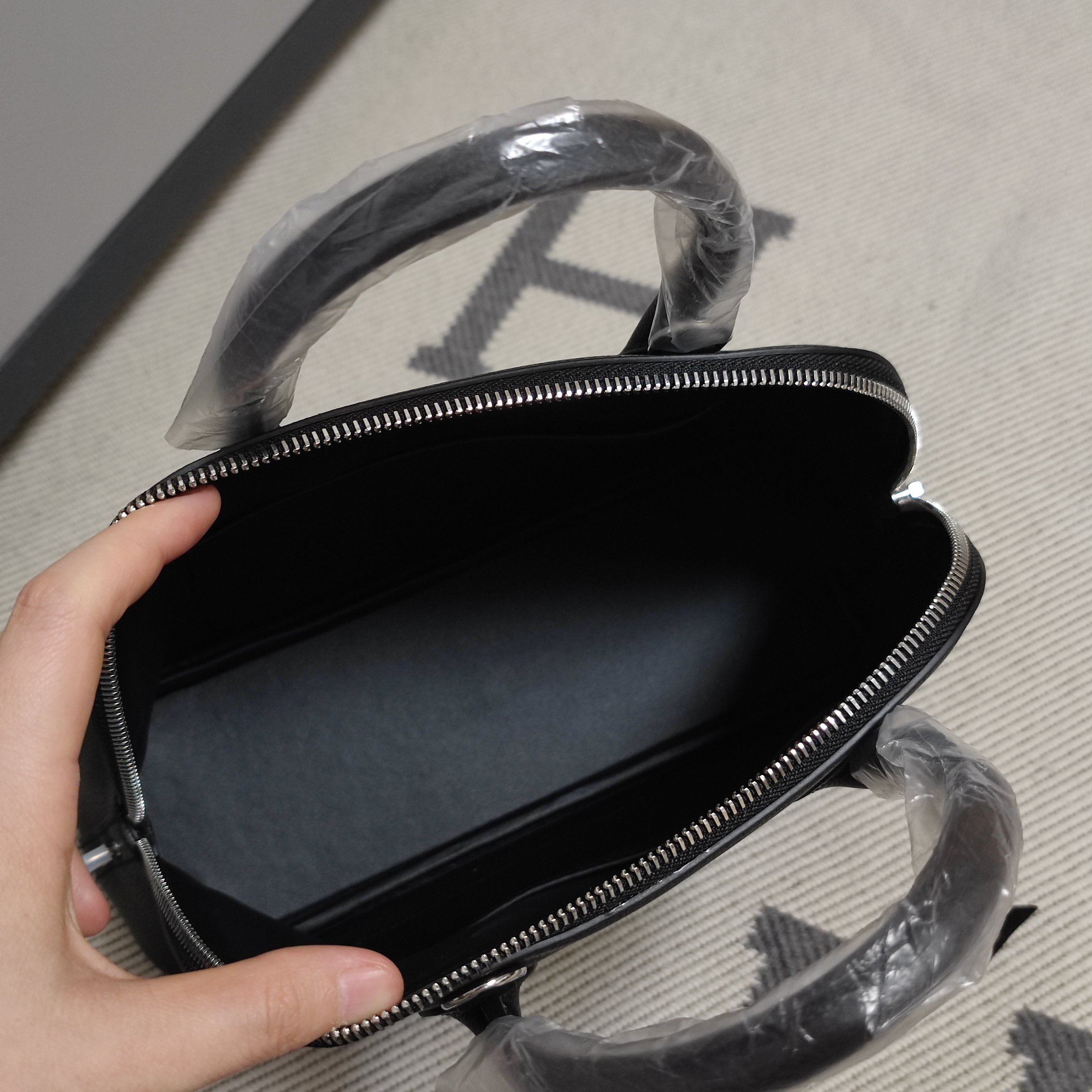 Bolide 25cm Evercolor Leather Black Handbag Silver Hardware 10 a1728398974049 2536