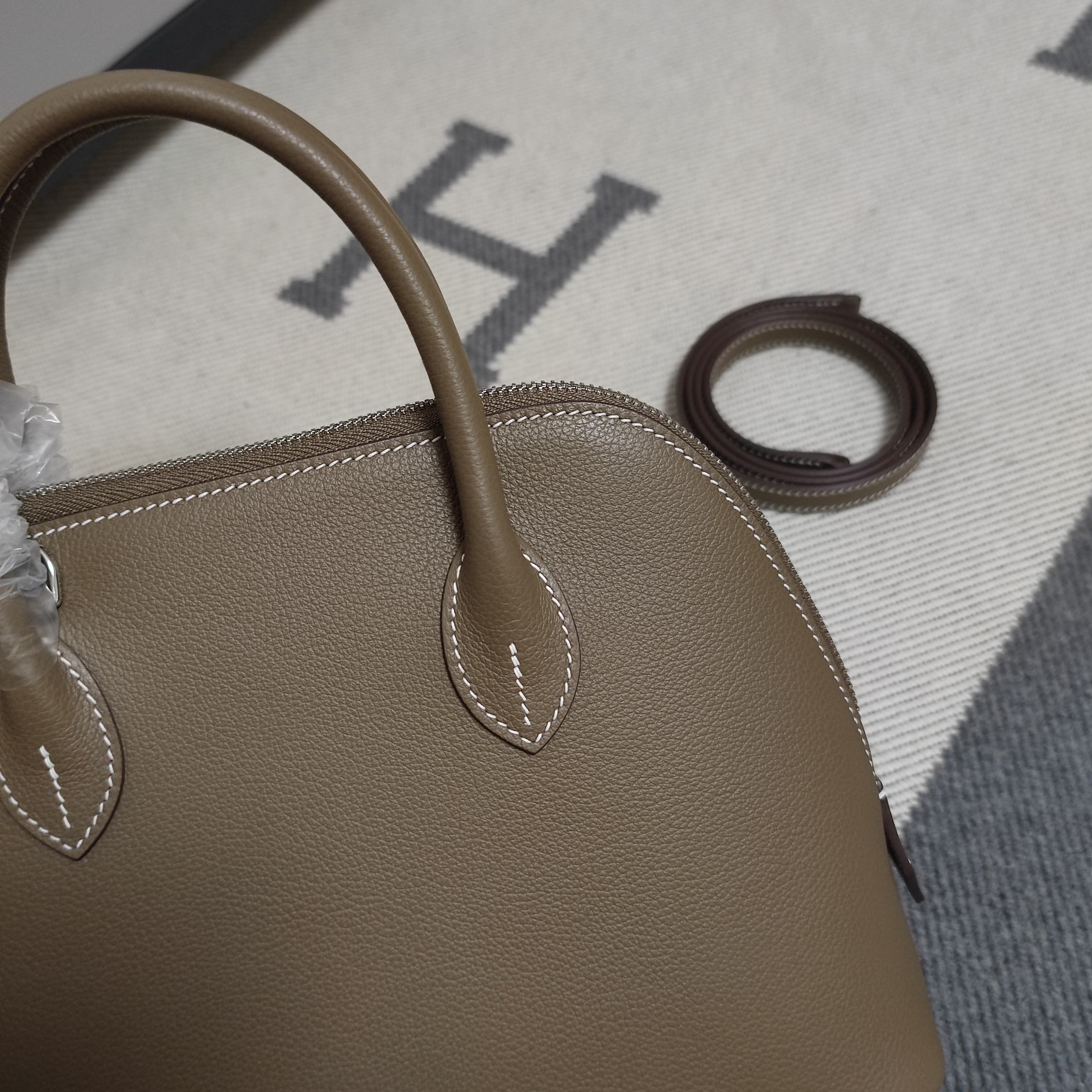 Bolide 25cm Evercolor Leather Bowling Bag - Elegant Elephant Gray with Silver Hardware 4 a1728401834959 6303