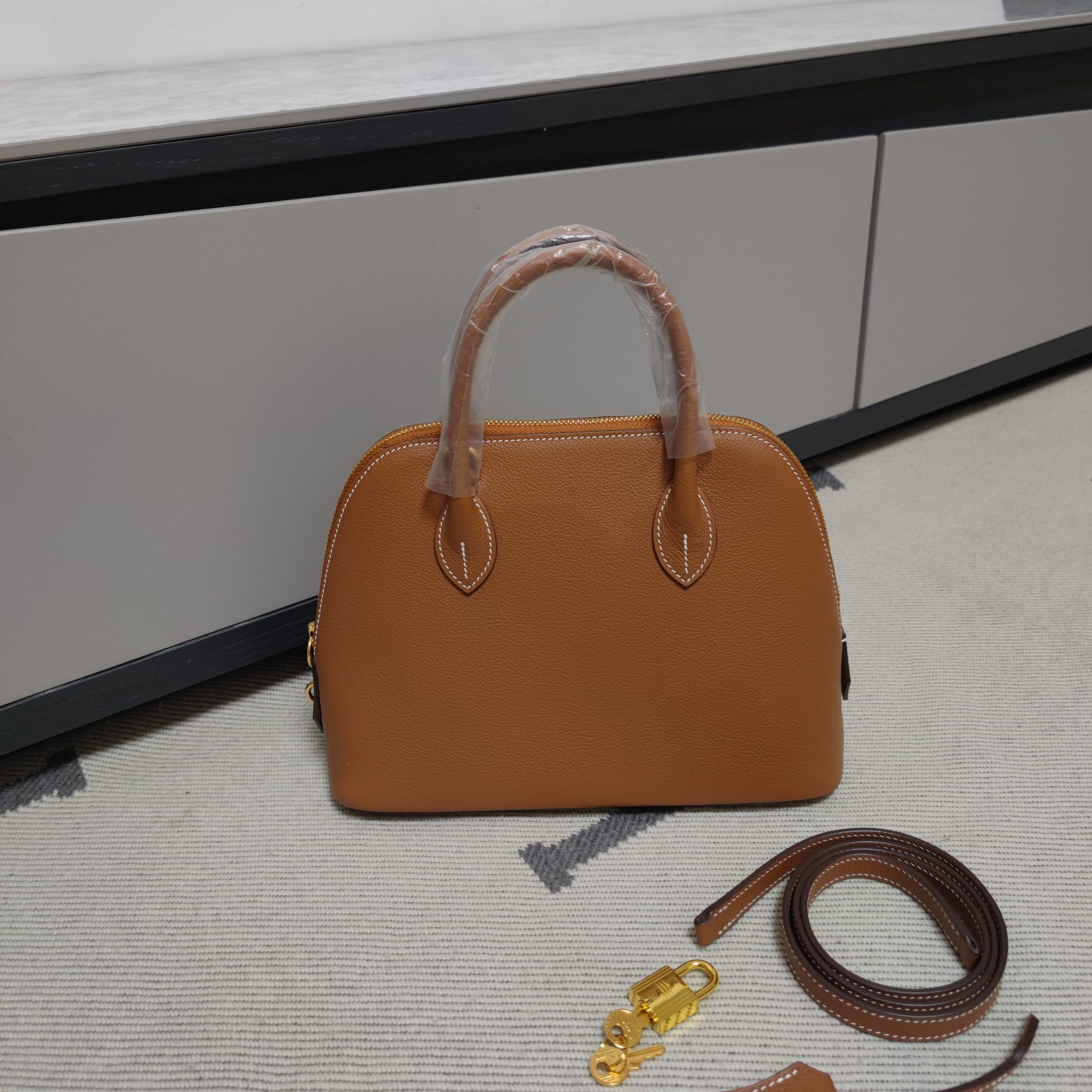 Bolide 25cm Handbag Evercolor Leather Gold Hardware - Elegant & Versatile 1 a1728403681703 1345