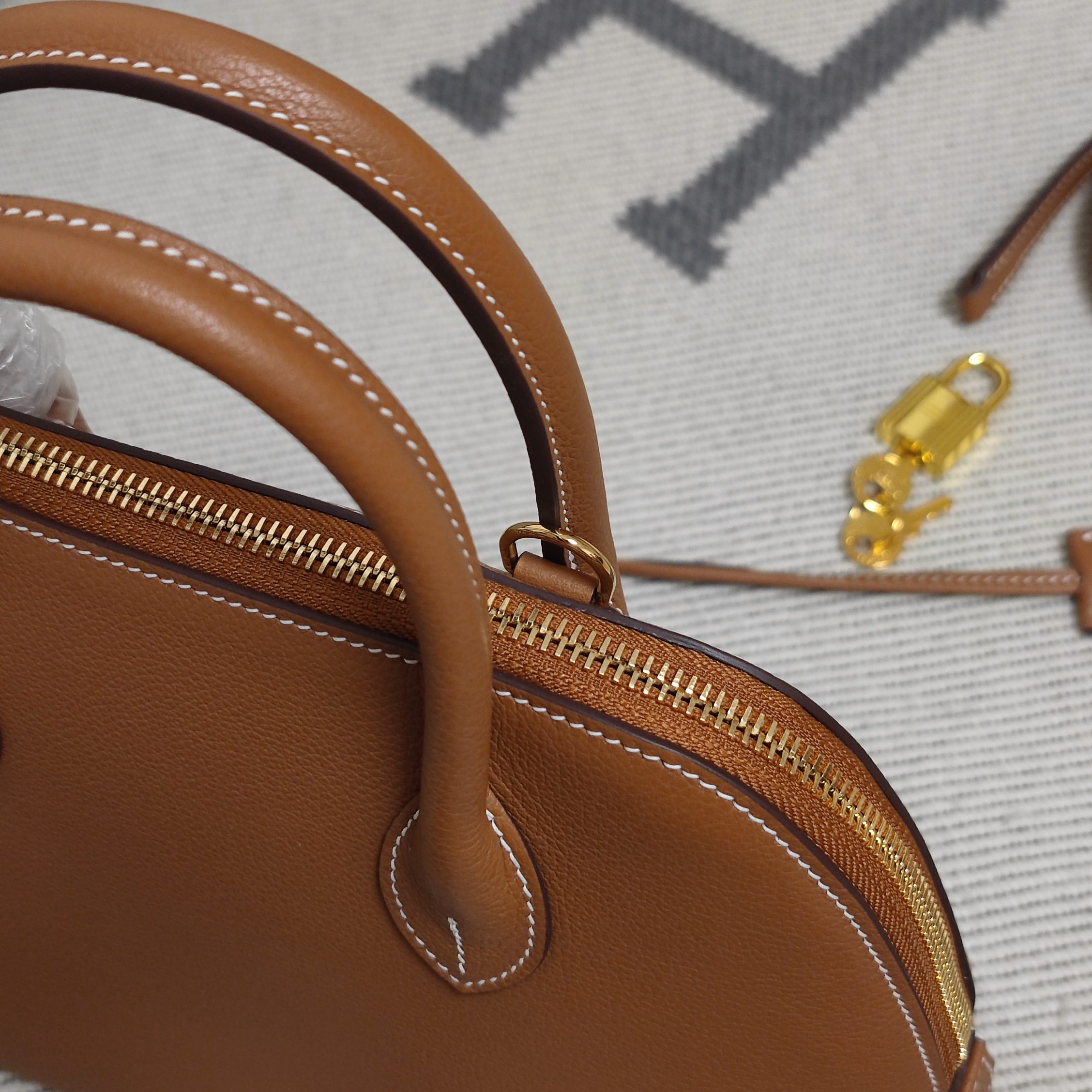 Bolide 25cm Handbag Evercolor Leather Gold Hardware - Elegant & Versatile 8 a1728403690213 1624