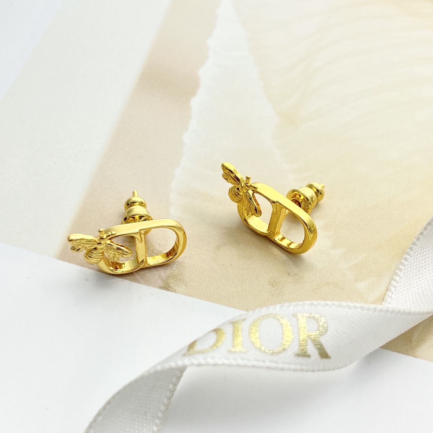 Dior DIOR耳钉 款火爆上新
