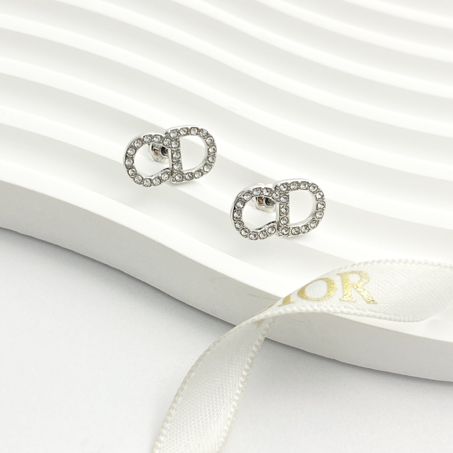 Dior DIOR耳钉 款火爆上新