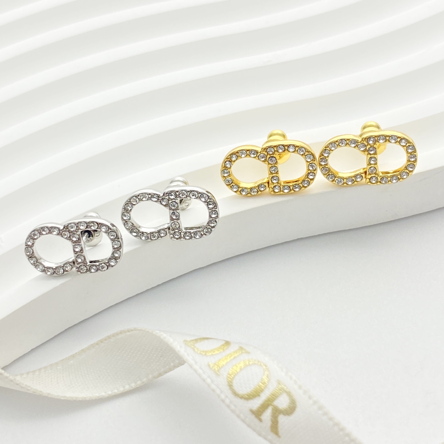 Dior DIOR耳钉 款火爆上新