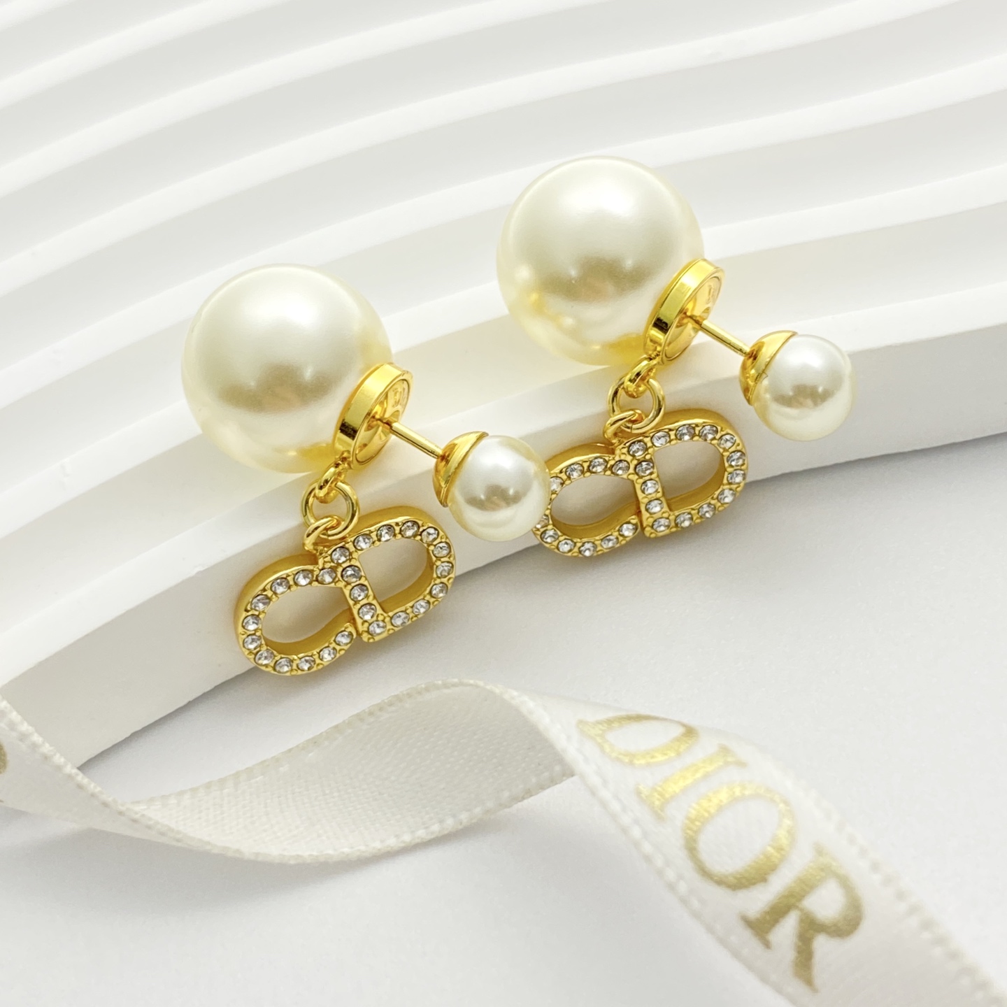 Dior DIOR耳钉 款火爆上新