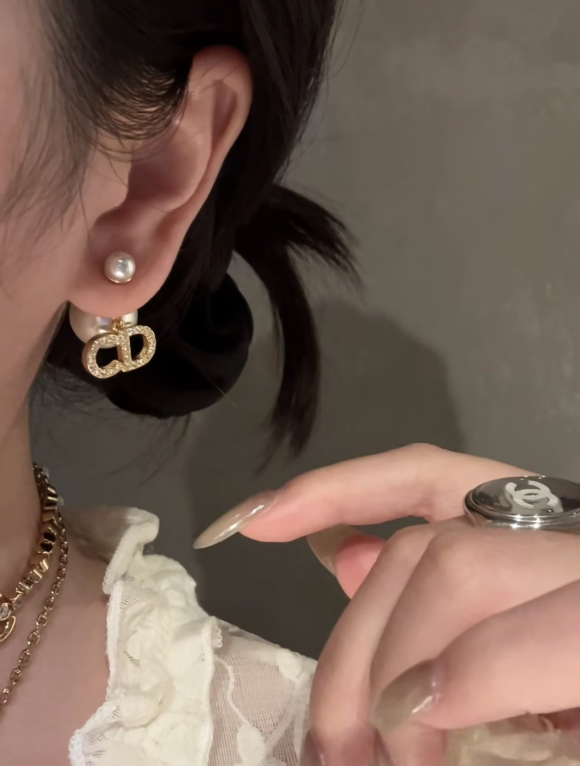 Dior DIOR耳钉 款火爆上新