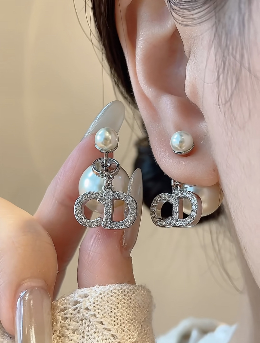 Dior DIOR耳钉 款火爆上新