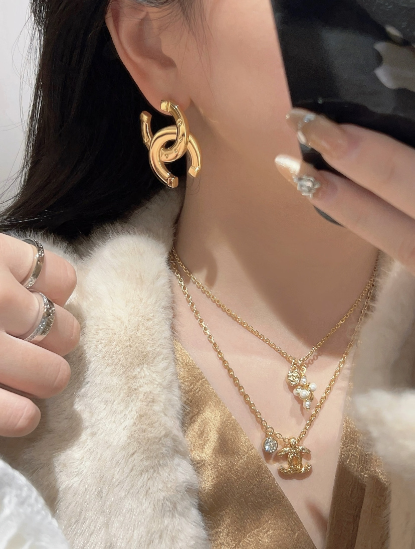 Chanel 香奈儿耳钉 爆上新