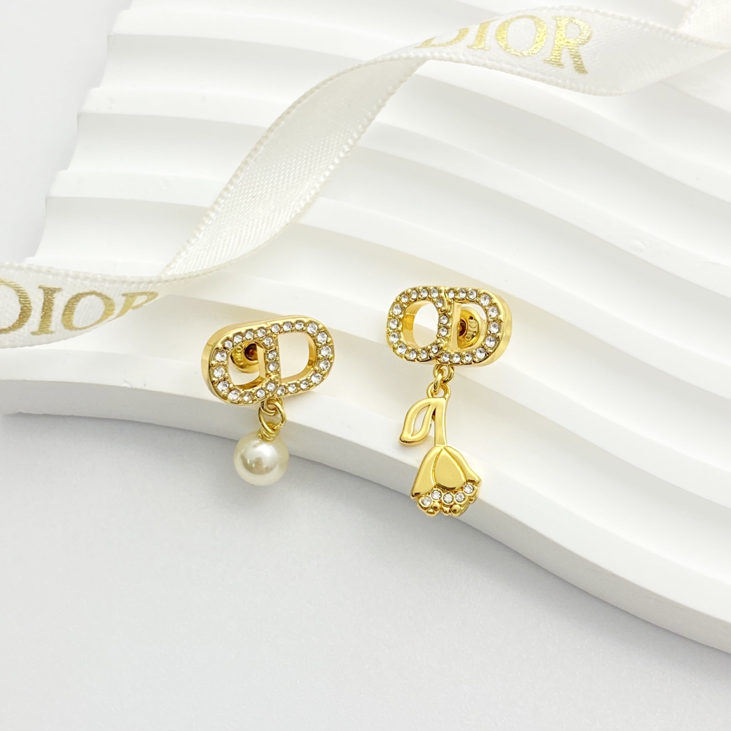 Dior DIOR耳钉 款火爆上新
