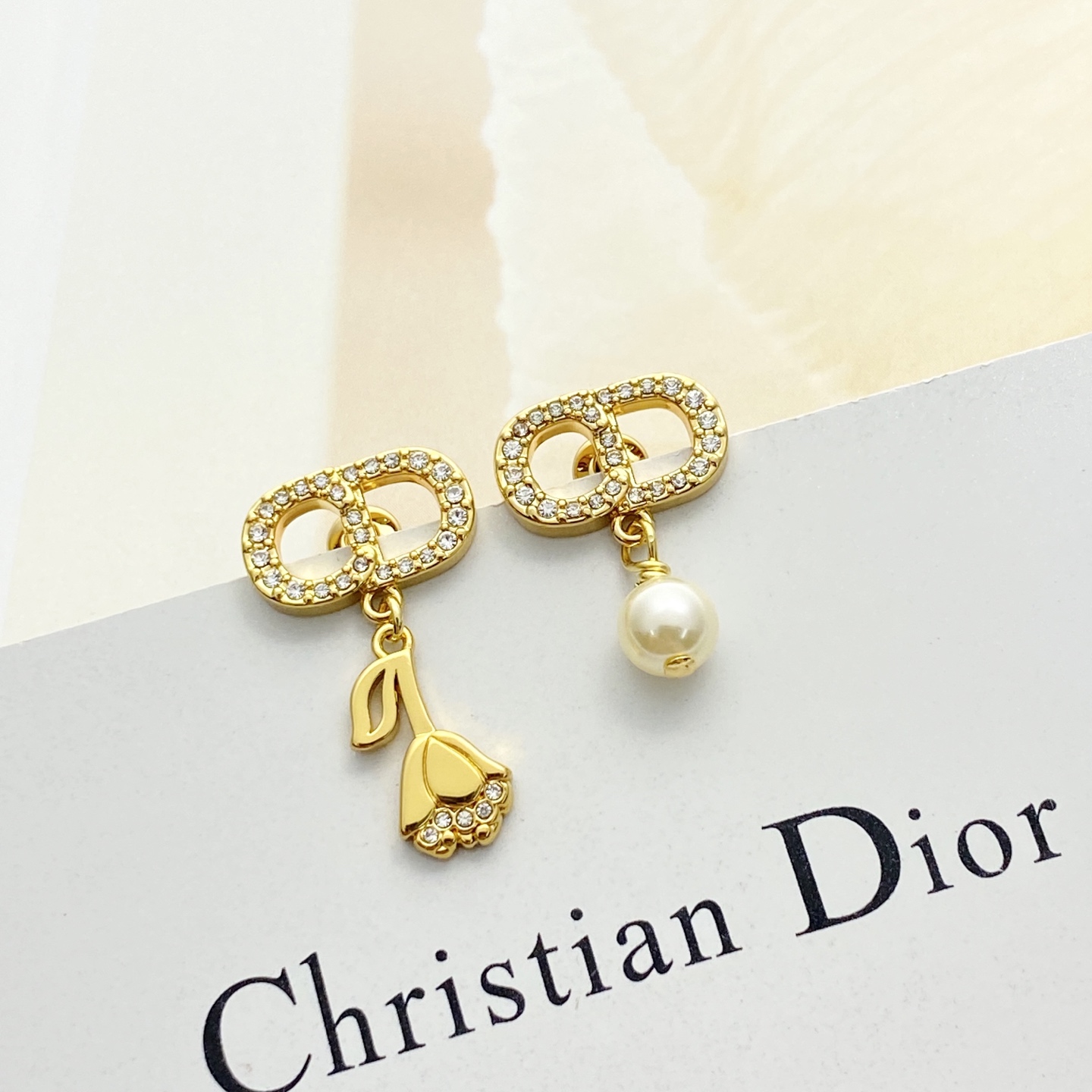Dior DIOR耳钉 款火爆上新