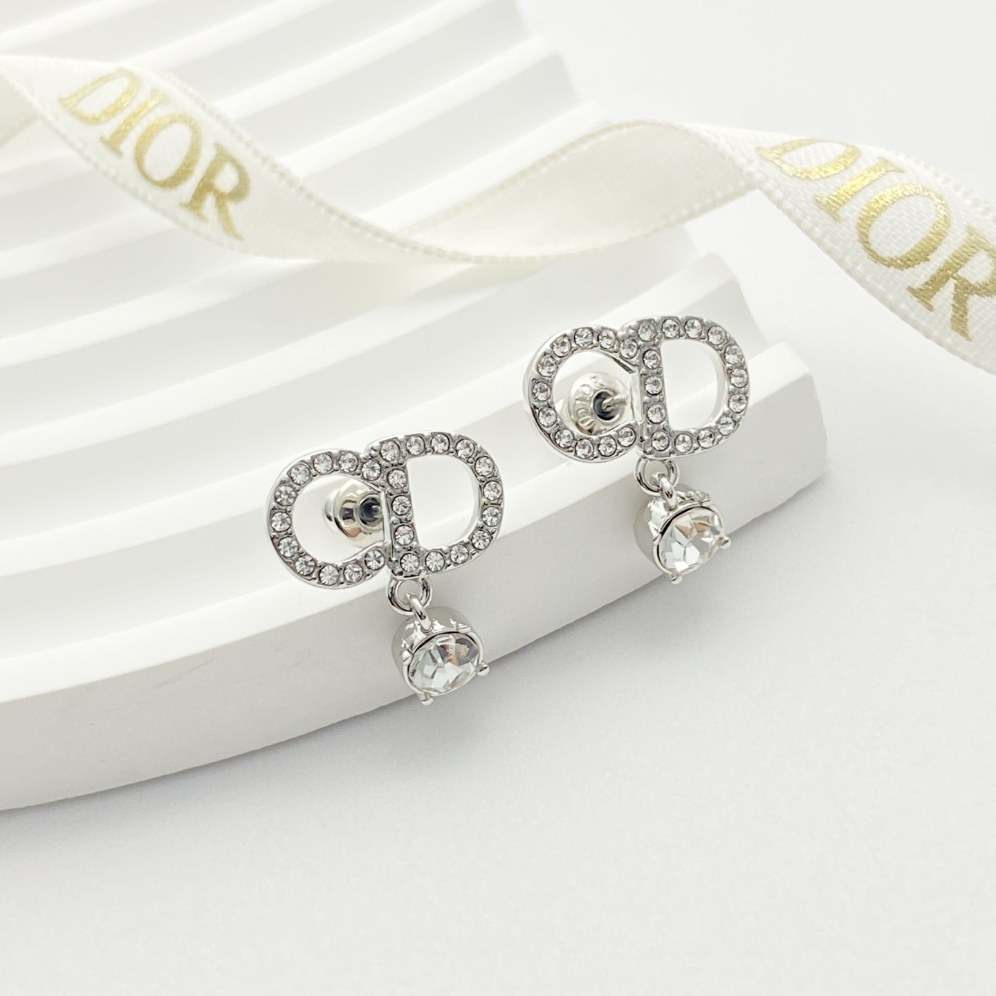 Dior DIOR耳钉 款火爆上新