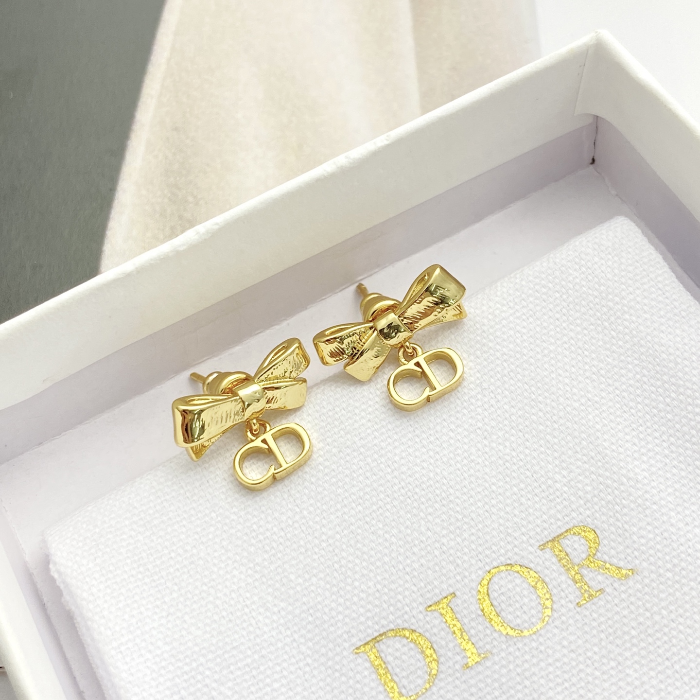 Dior DIOR耳钉 款火爆上新