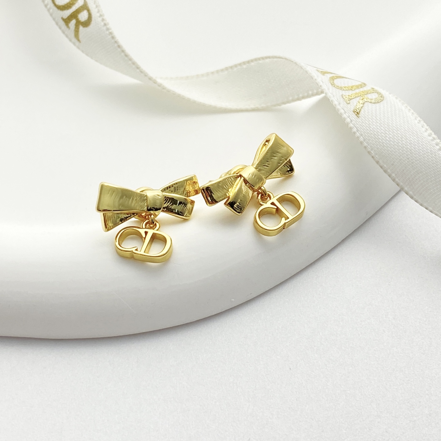 Dior DIOR耳钉 款火爆上新