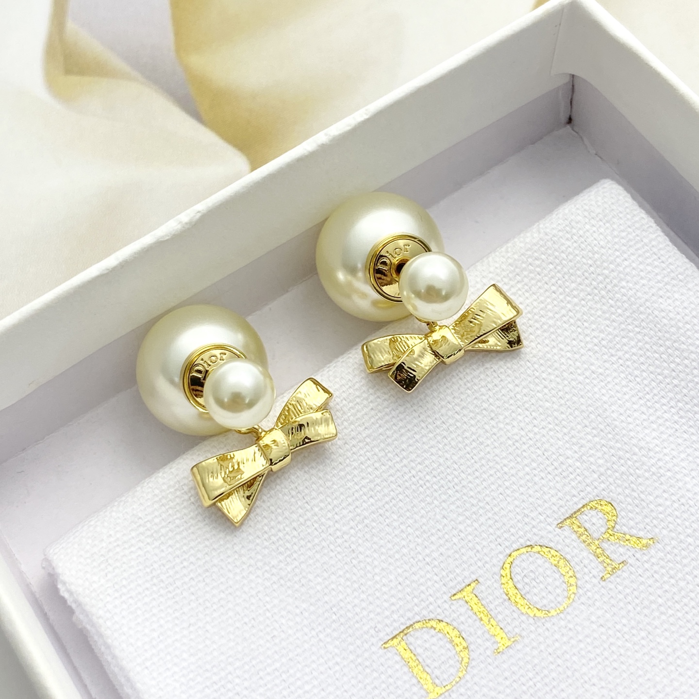 Dior DIOR耳钉 款火爆上新