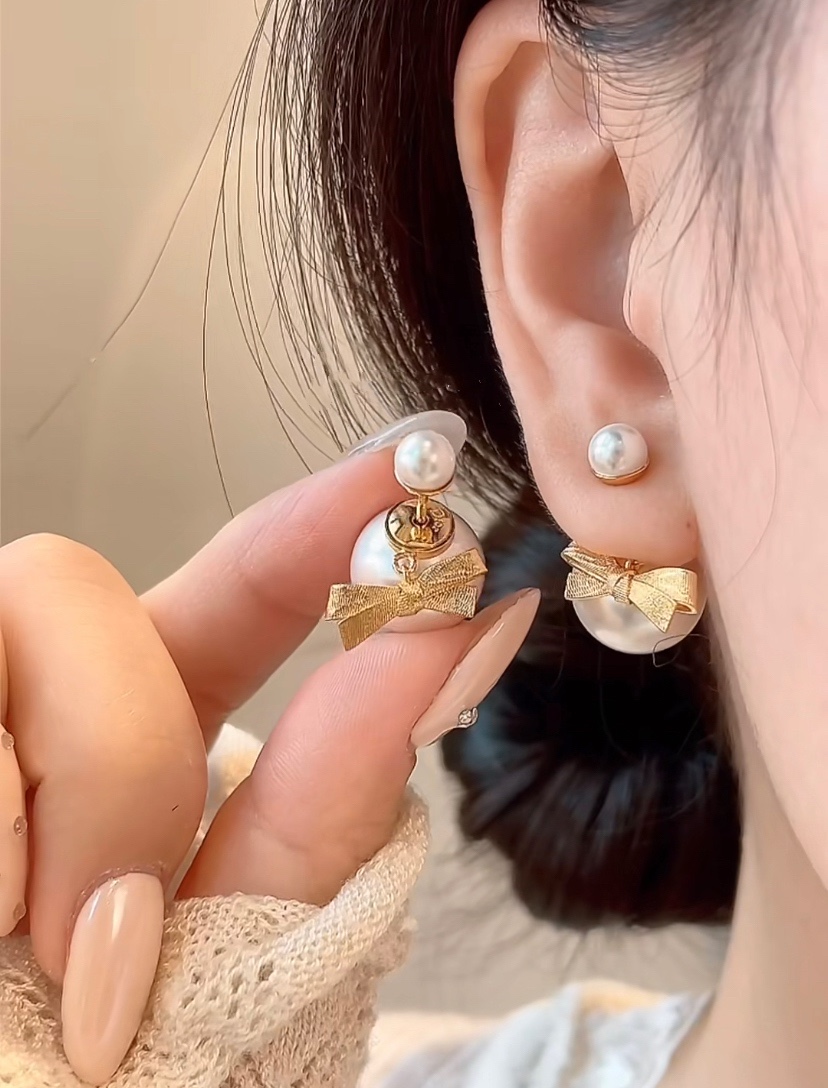 Dior DIOR耳钉 款火爆上新