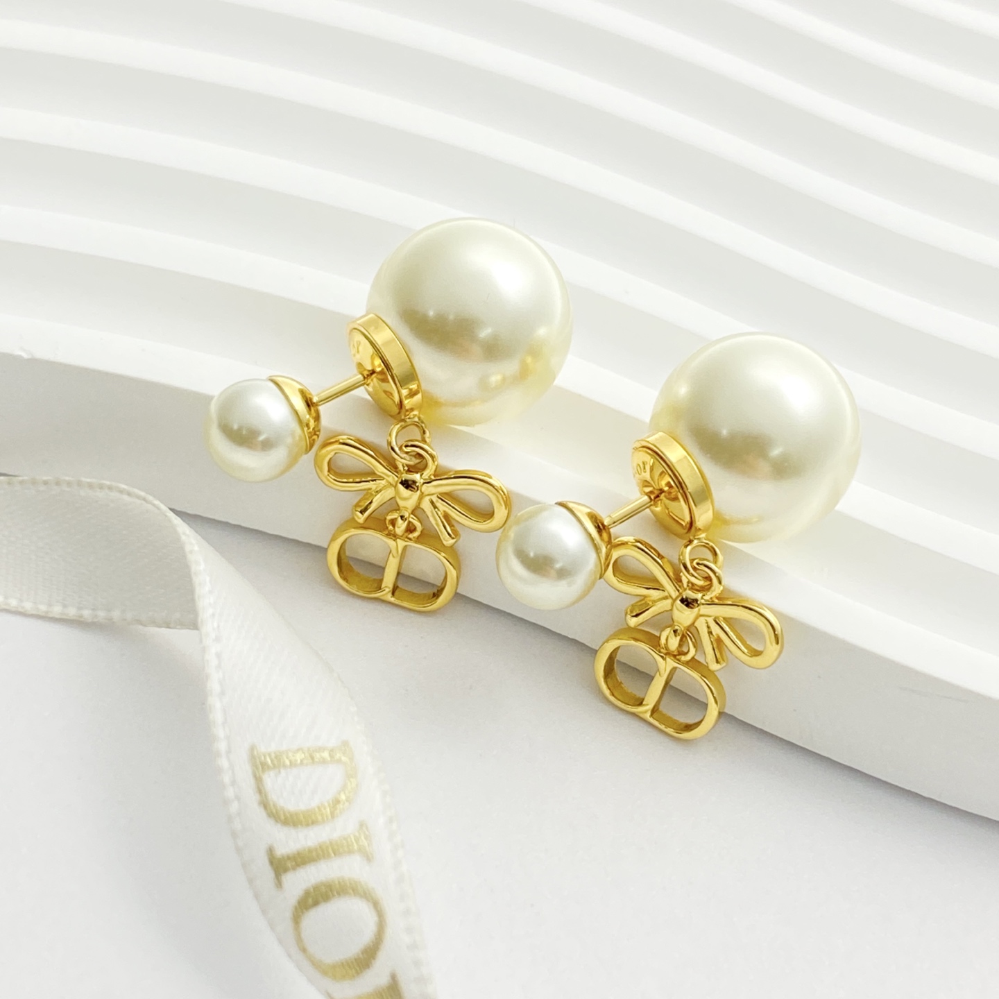 디올 귀걸이 134697 Dior Earrings 썸네일 이미지